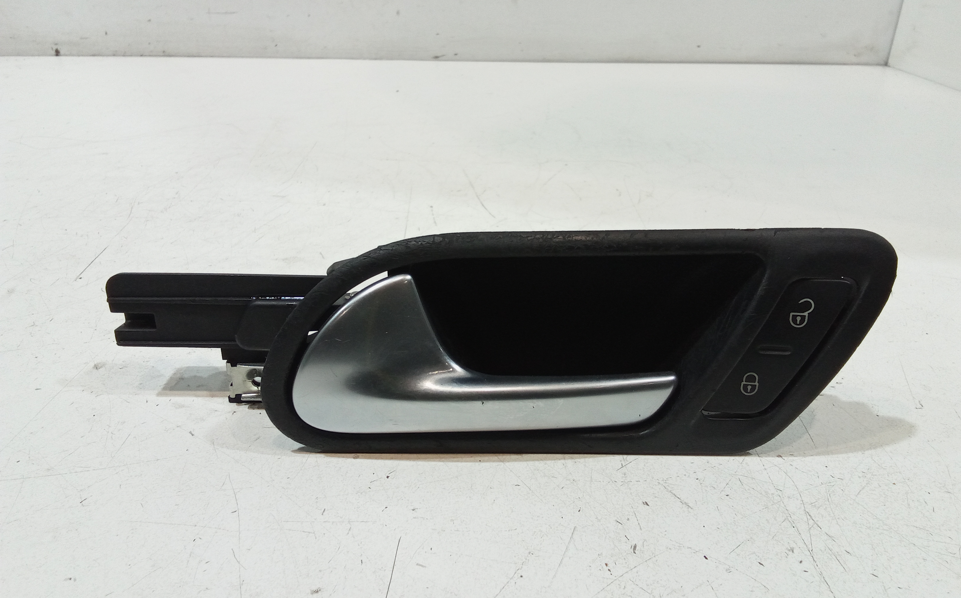 Maniglia Int. Apertura Porta Ant. Sinistro 1K1837113HUTF Usato