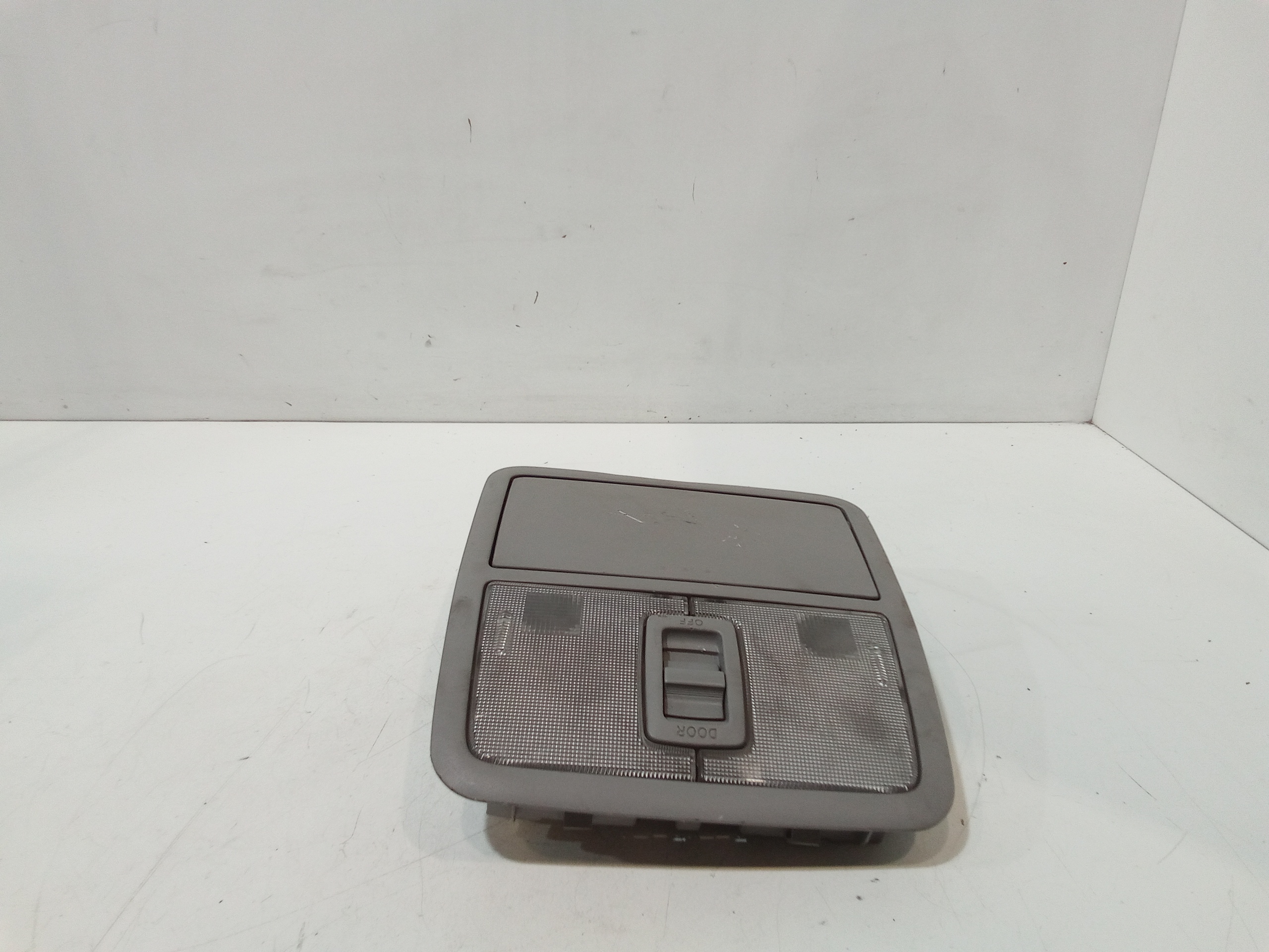 Luce Cortesia Ant. Tetto 8126042011A0 Usato