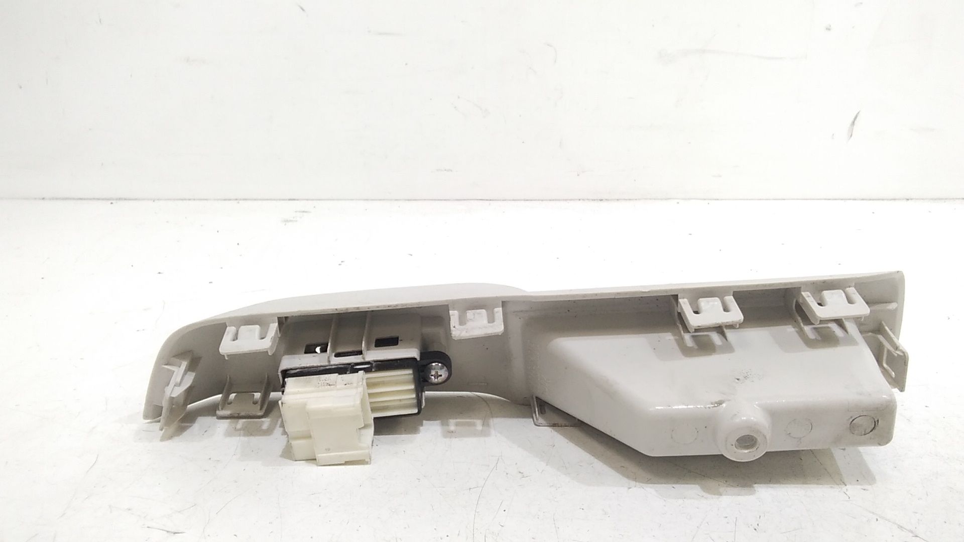 Interruttore Alzacristalli Porta Post. Destro 3799571L00000 Usato