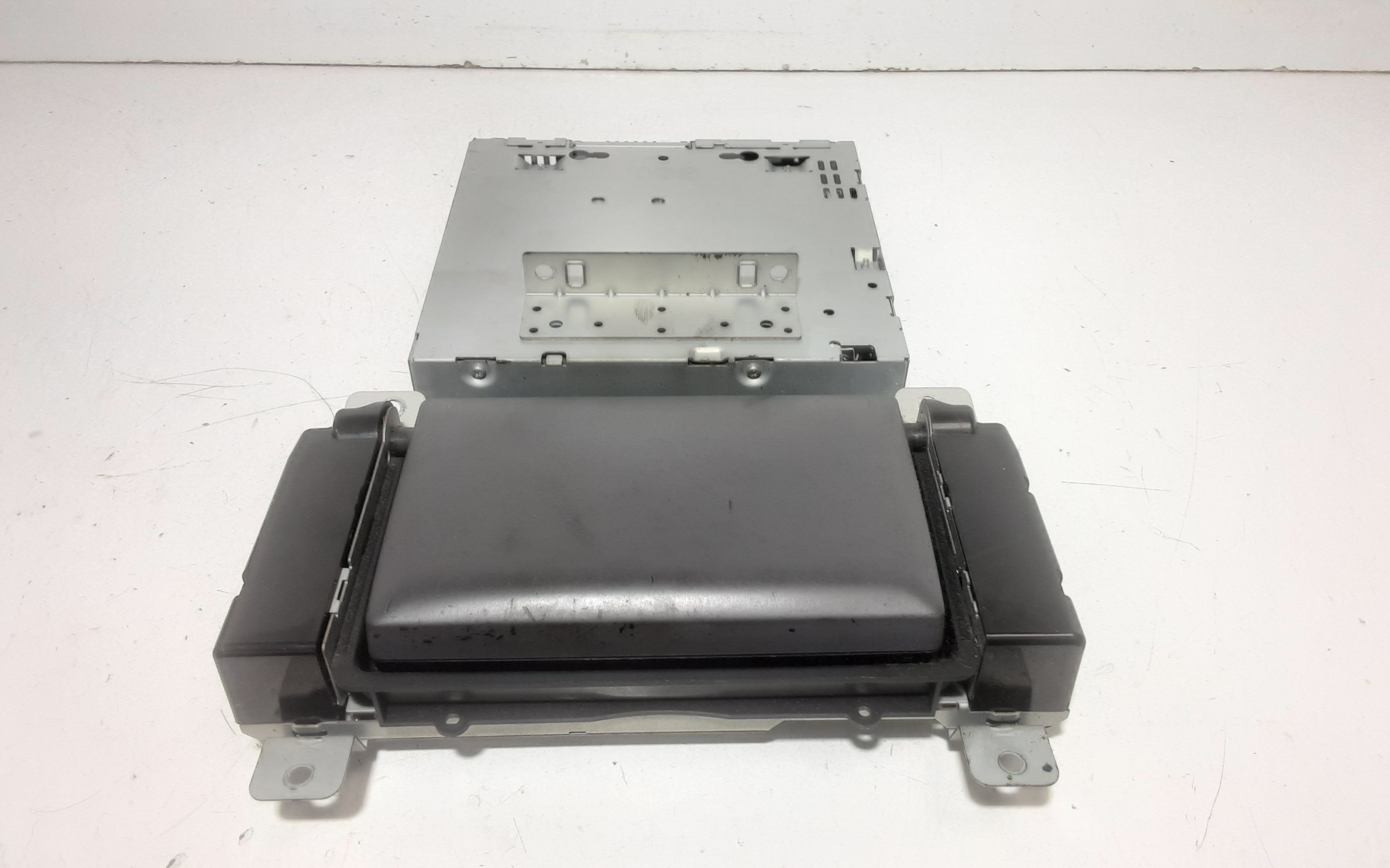 Radio C/sistema Di Navigatore Satellitare Usato