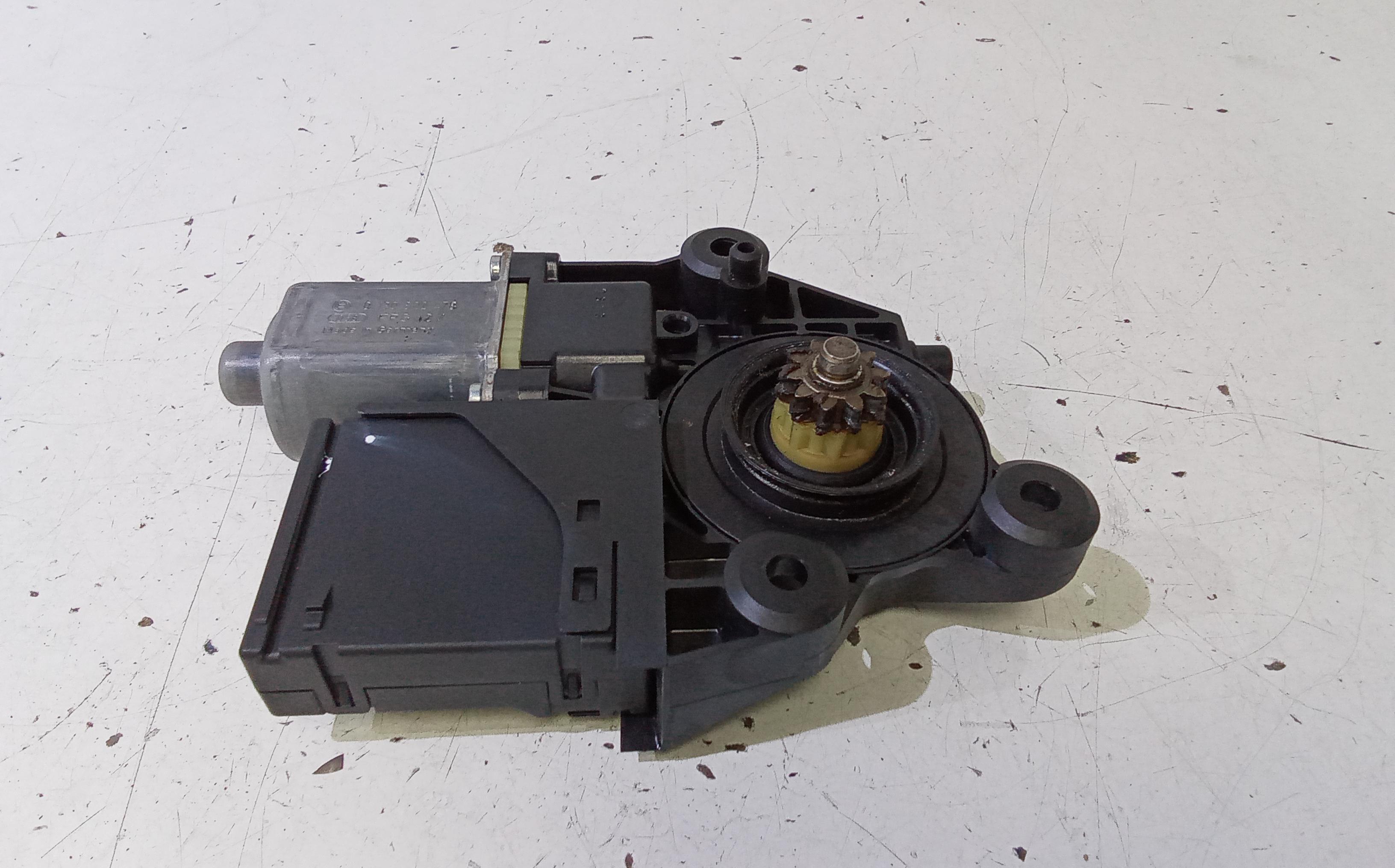 Motorino Alzacristallo Porta Ant. Destro 807301396R Usato