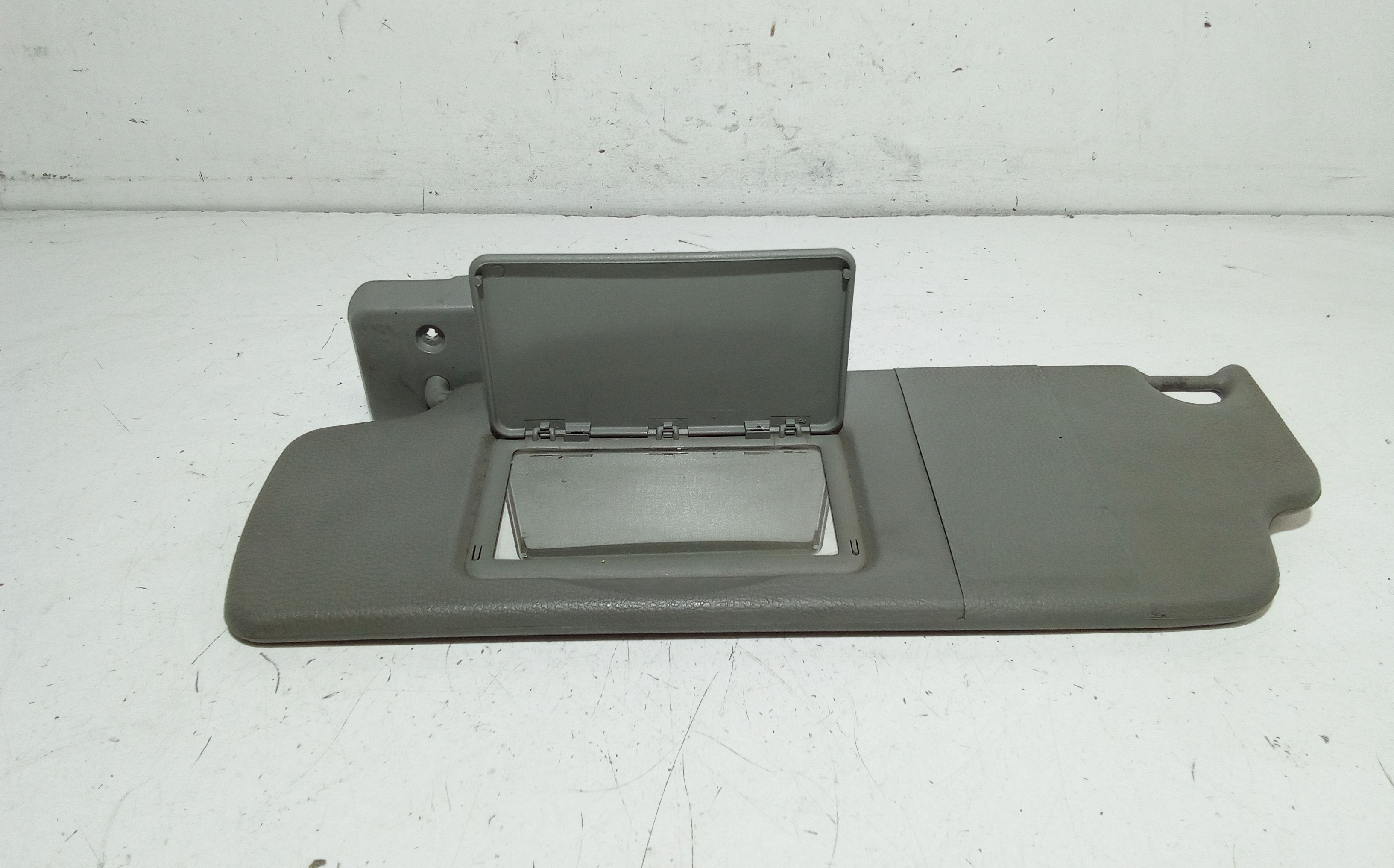 Aletta Parasole Parabrezza Sinistro 8200190790 Usato