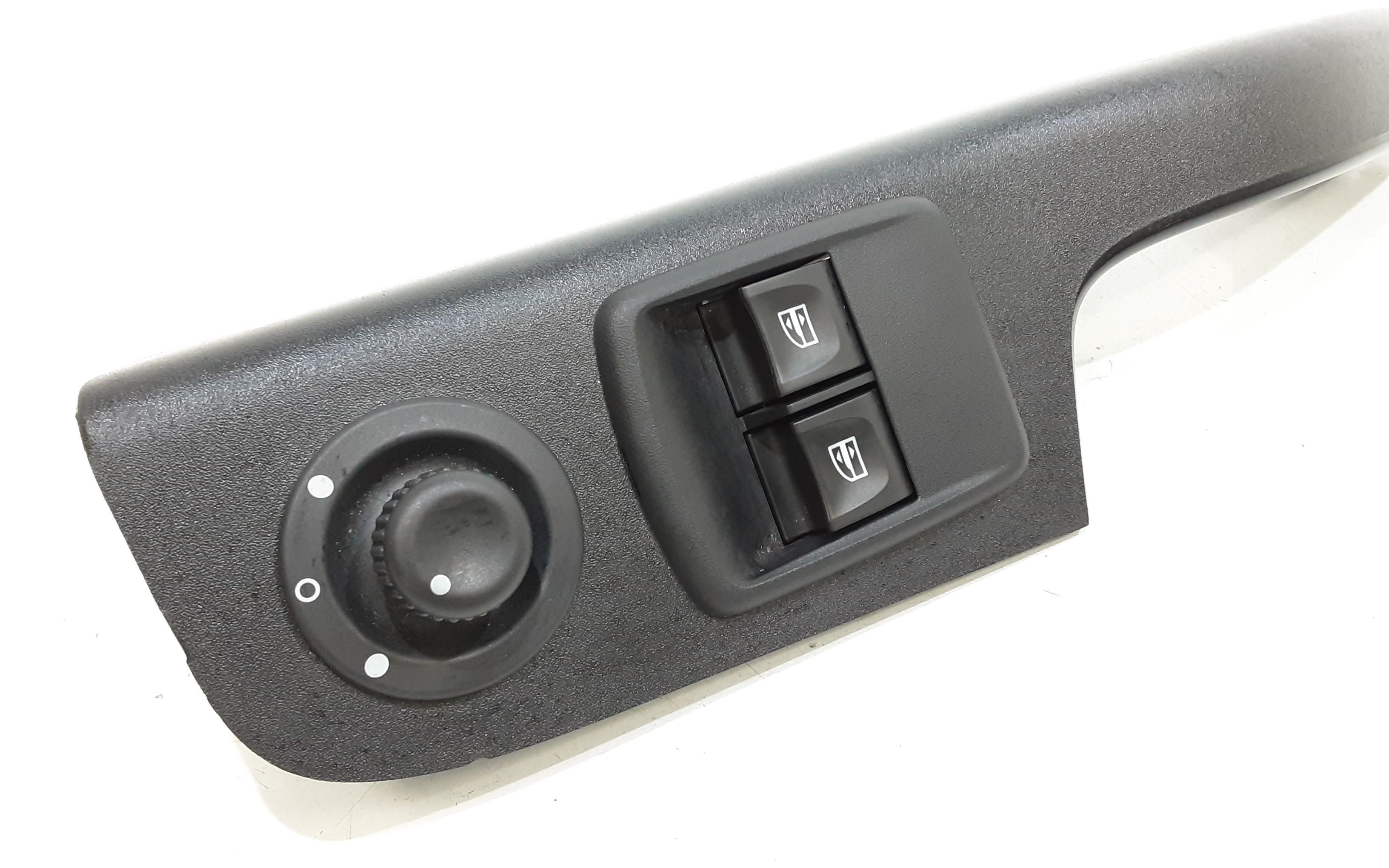 Interruttore Alzacristalli Porta Ant. Sinistro 254218614R Usato