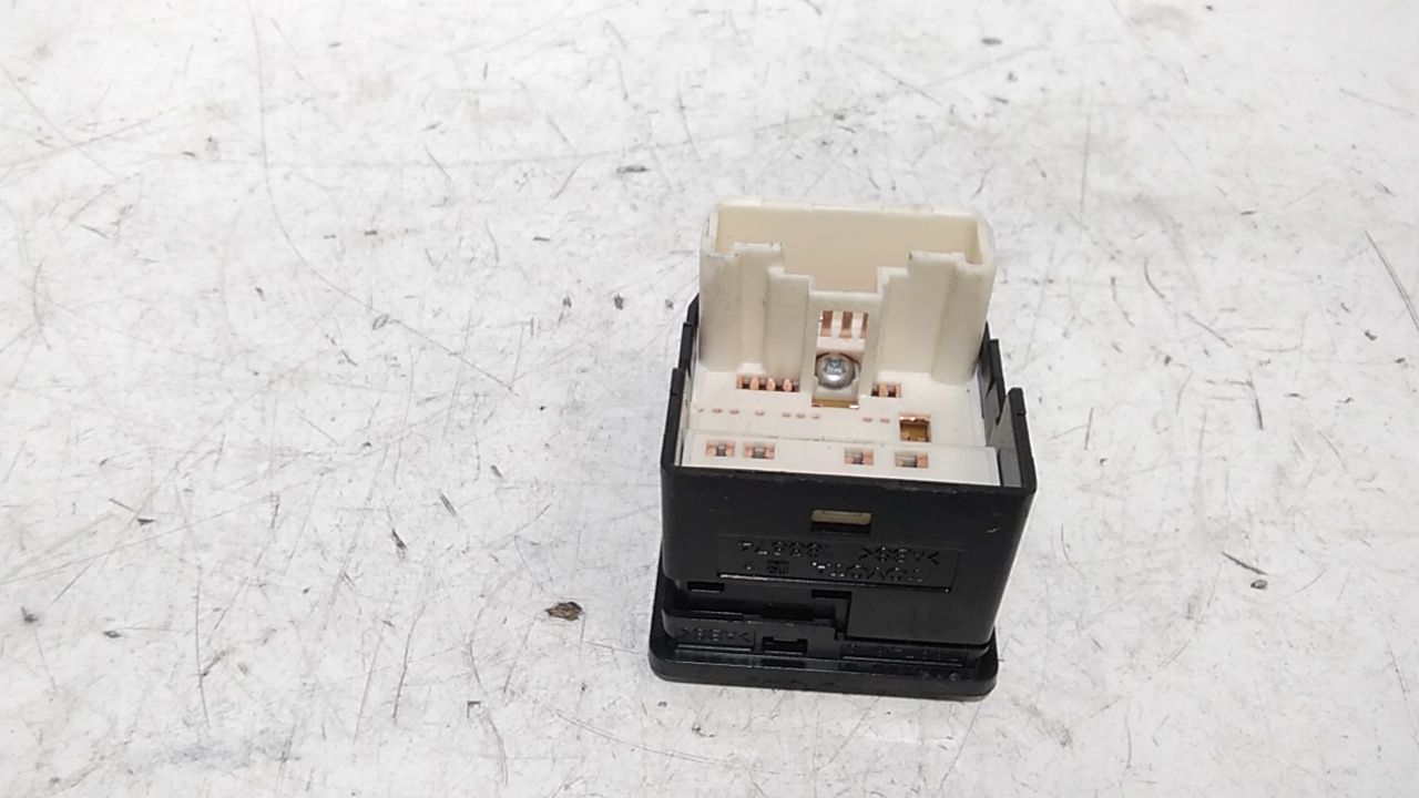 Interruttore Regolazione Retrovisore Est. 848700F010 Usato
