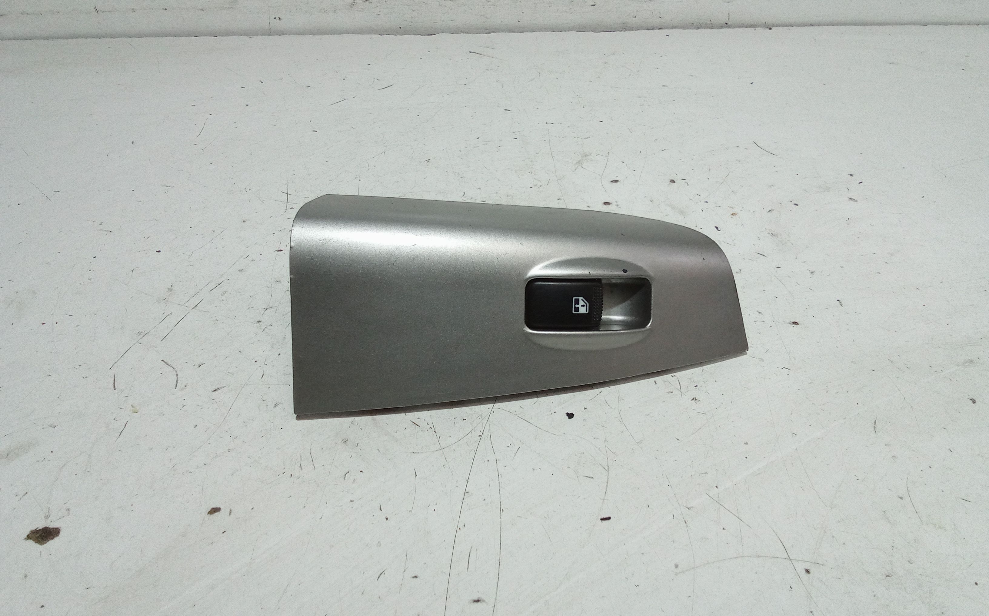 Interruttore Alzacristalli Porta Ant. Destro Usato