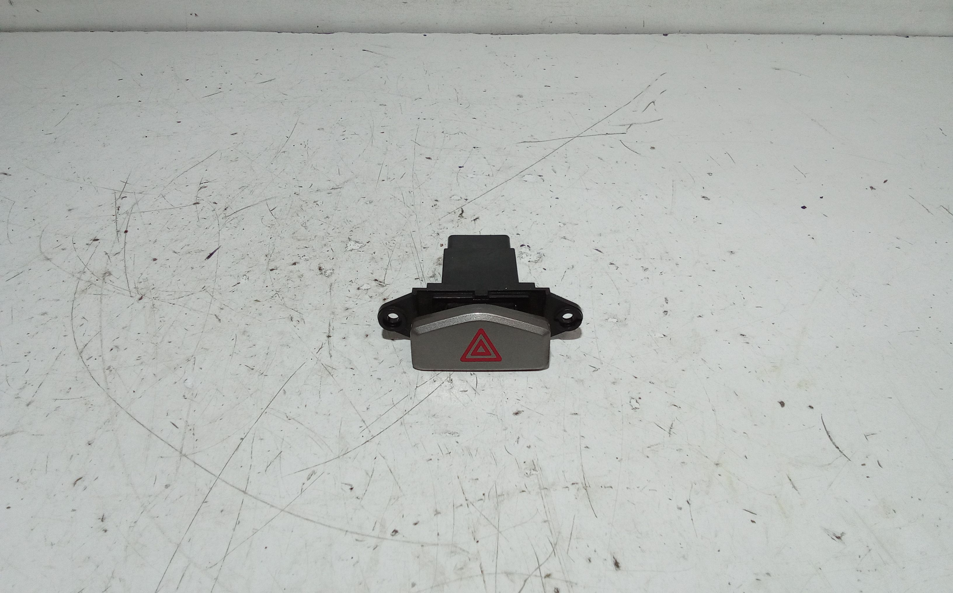 Interruttore Luci Emergenza 0K2FA664H0 Usato