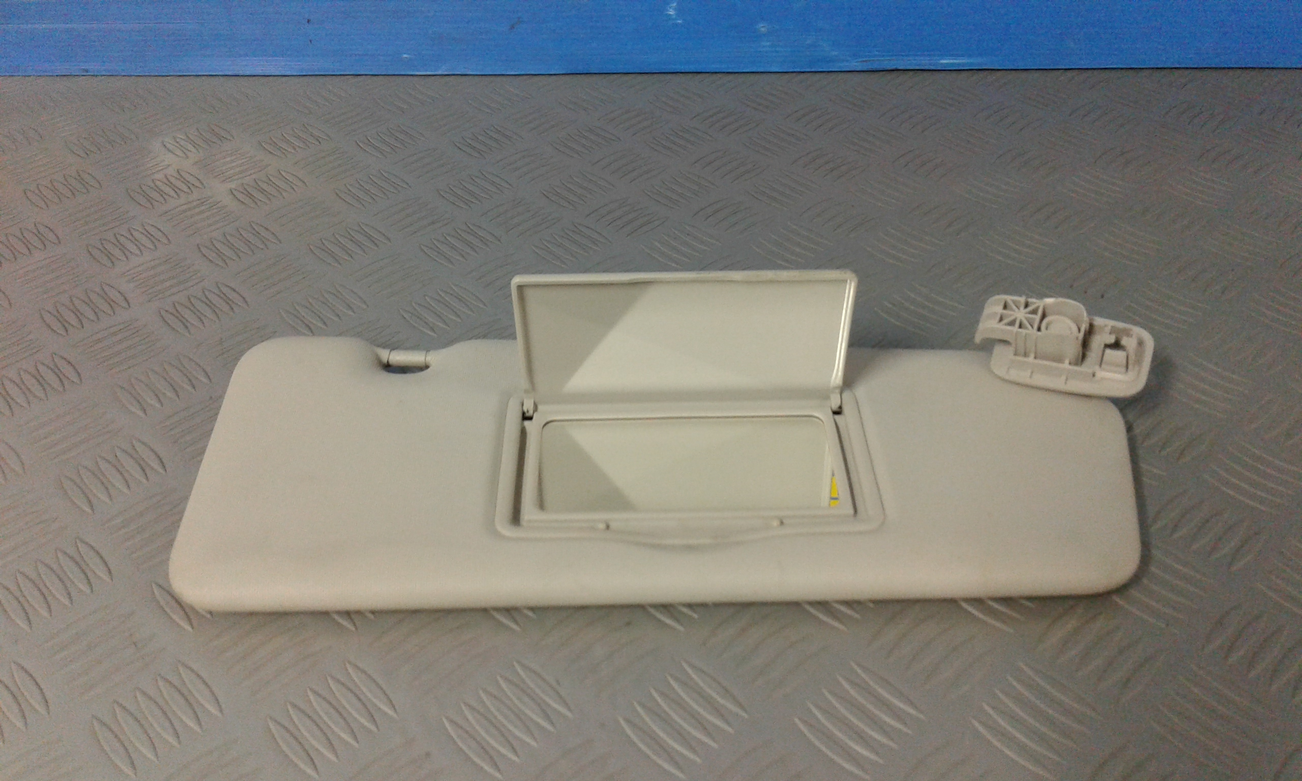 Aletta Parasole Parabrezza Destro 964003555R Usato