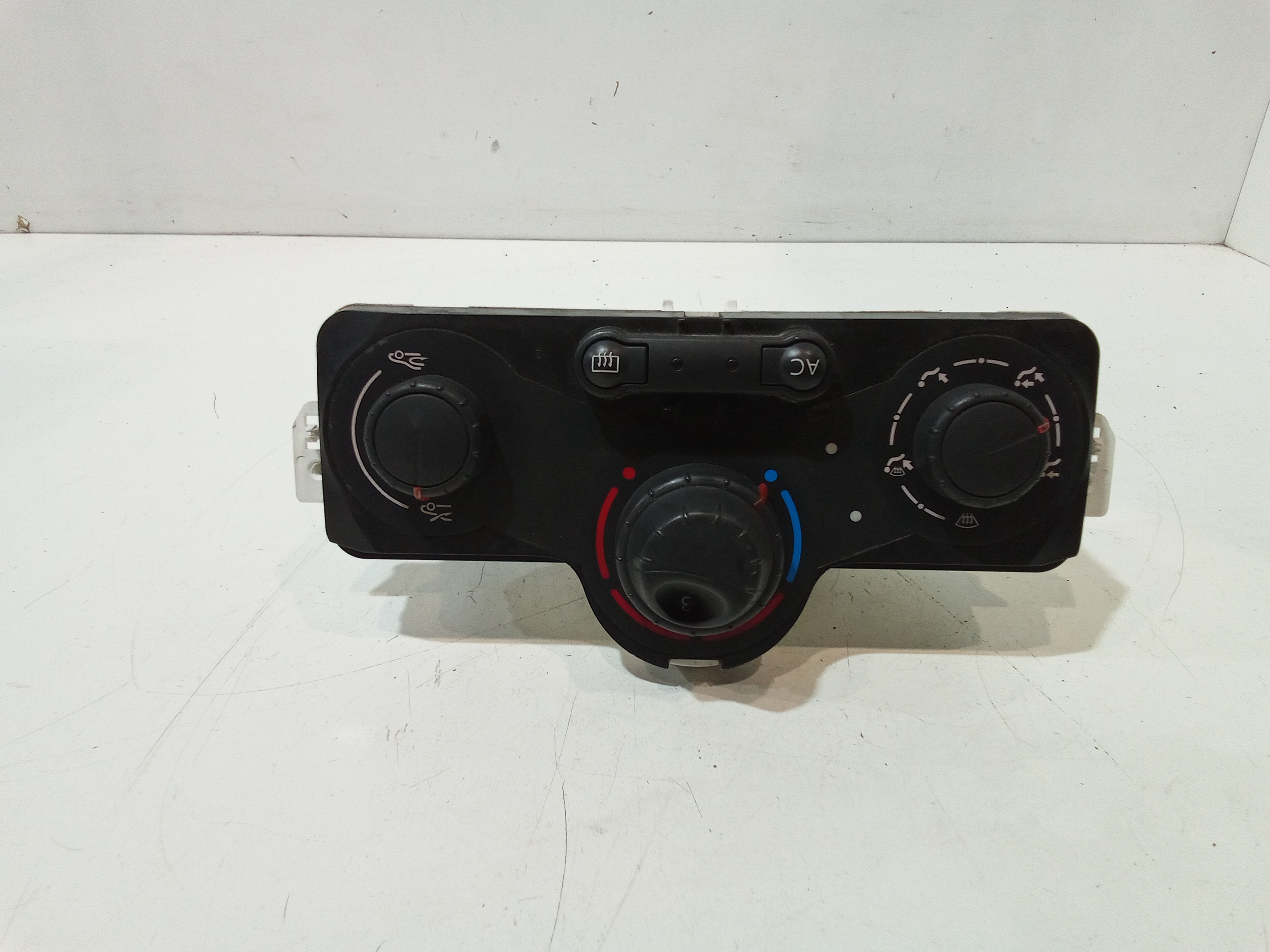 Blocco Comando Climatizzazione 7701070473 Usato