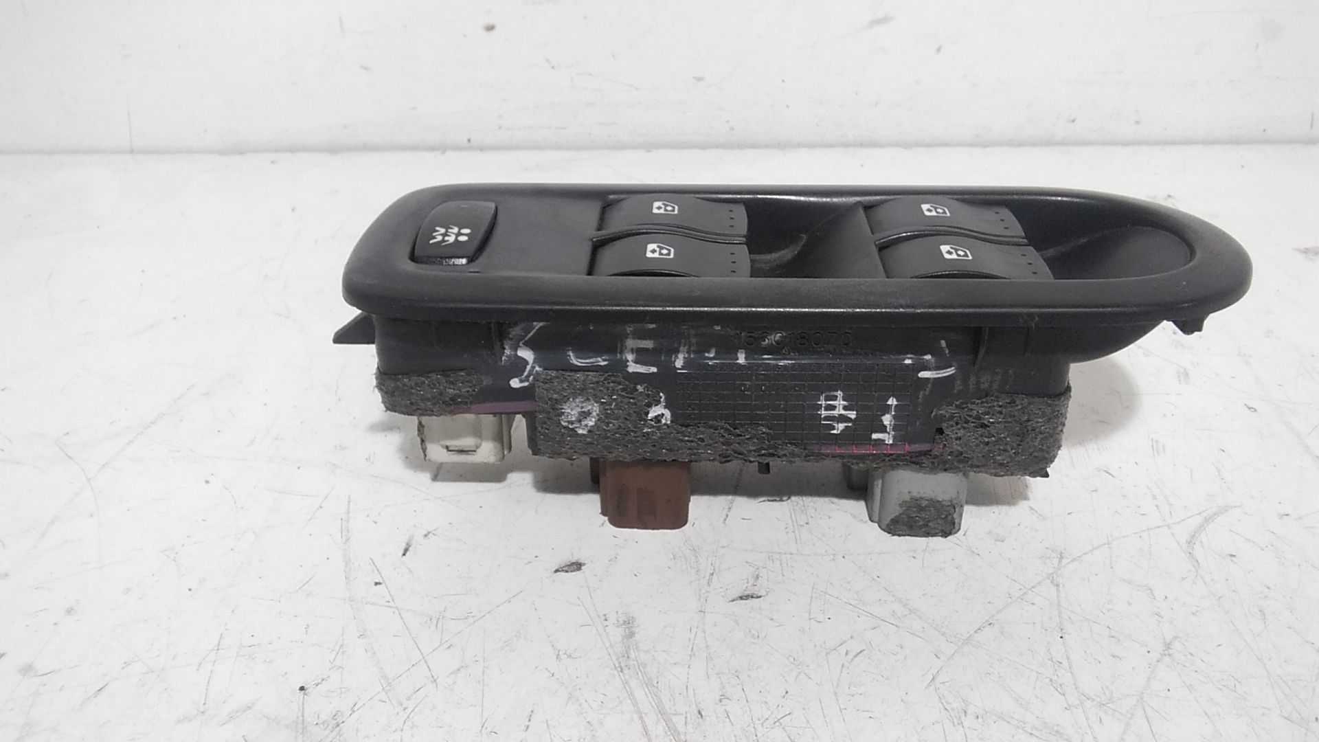 Interruttore Alzacristalli Porta Ant. Sinistro 8200107772 Usato