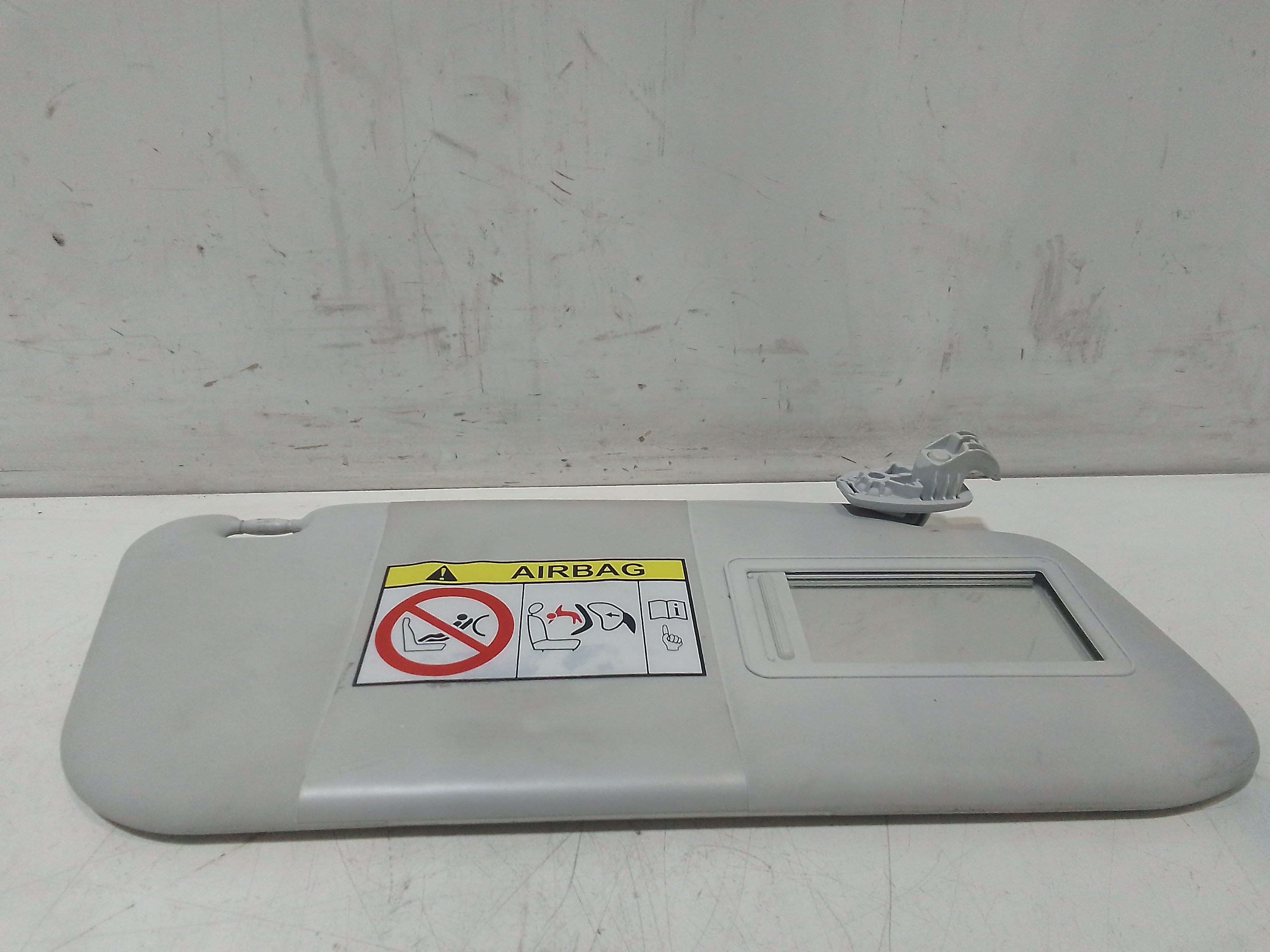 Aletta Parasole Parabrezza Destro 735595122 Usato