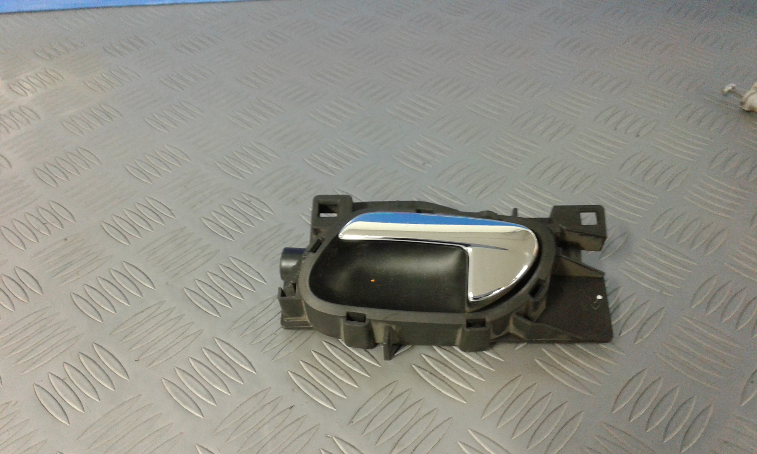 Maniglia Int. Apertura Porta Ant. Sinistro 9143J9 Usato