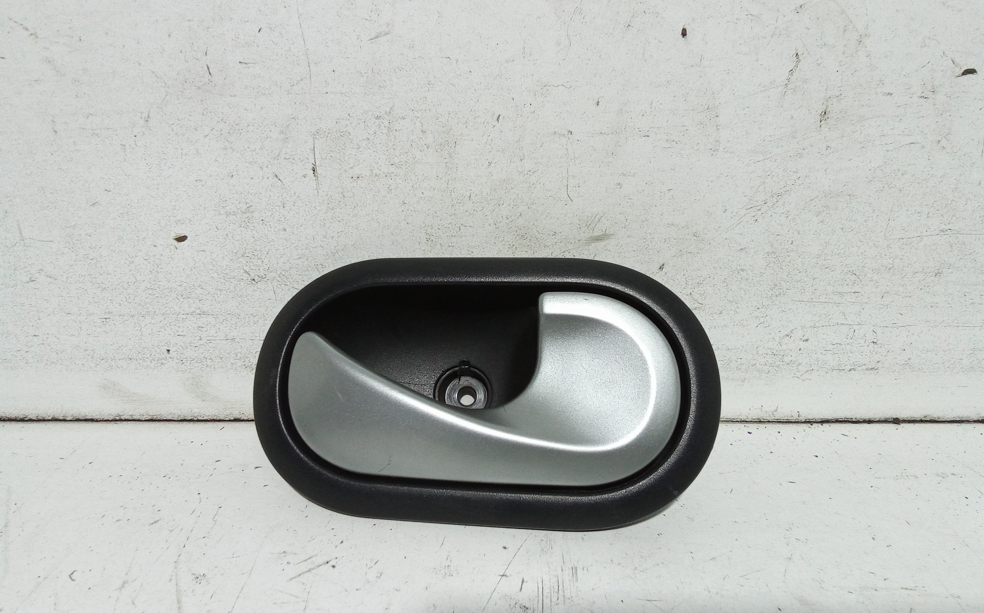 Maniglia Int. Apertura Porta Post. Destro 8200310580 Usato