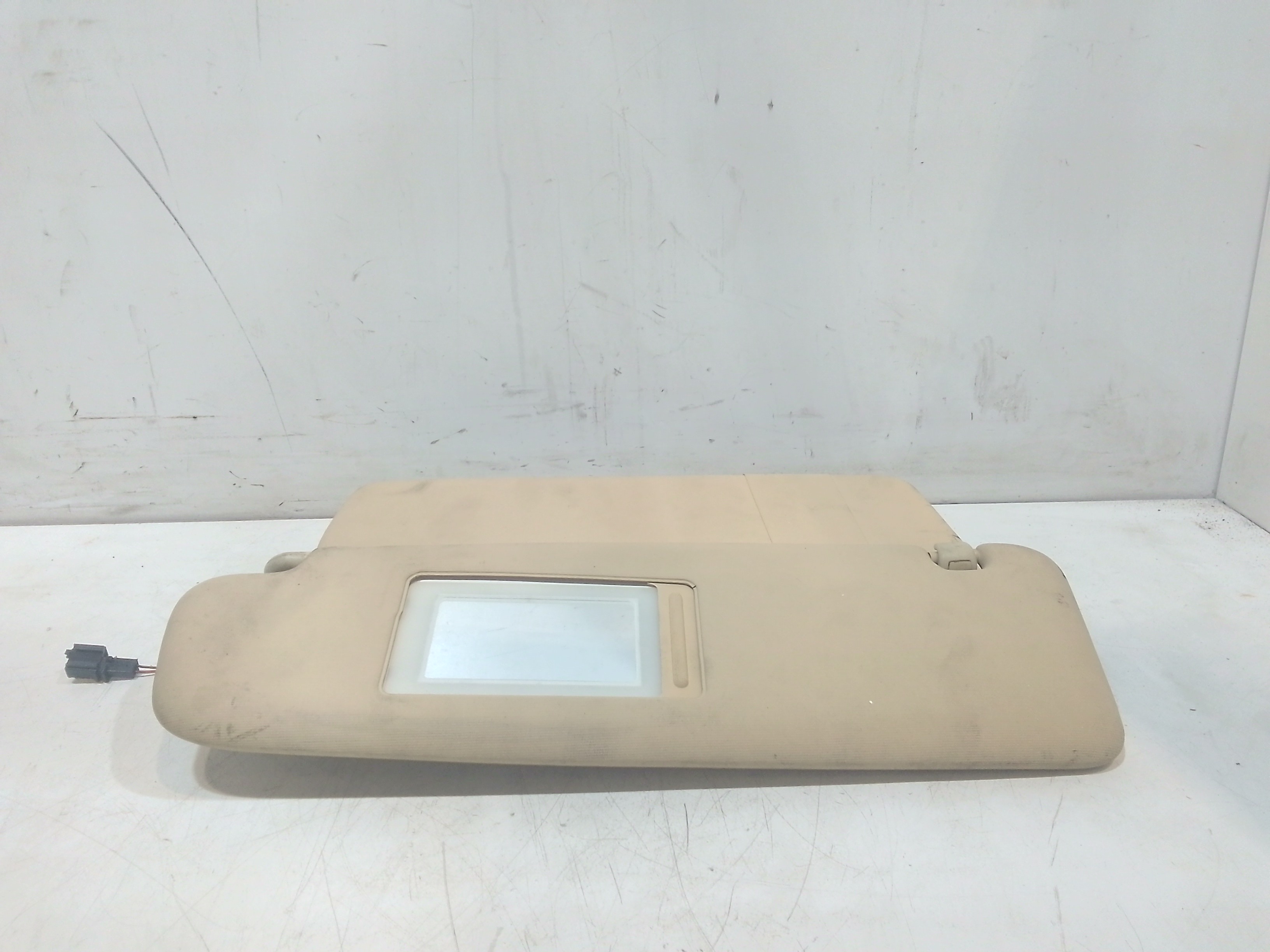 Aletta Parasole Parabrezza Sinistro 7L6857551AQ3W5 Usato