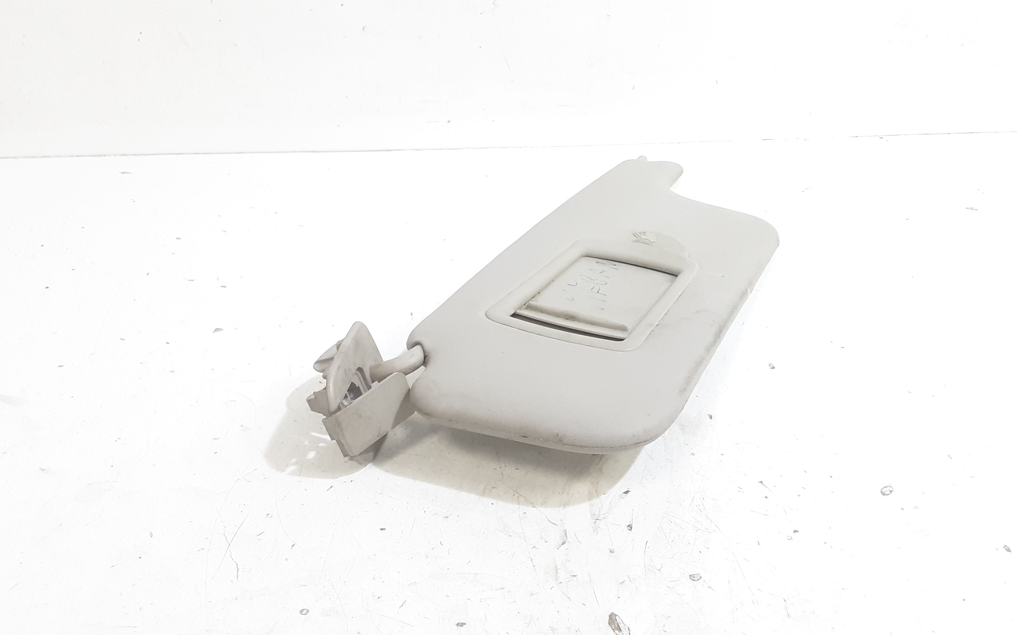 Aletta Parasole Parabrezza Sinistro 8200246823 Usato