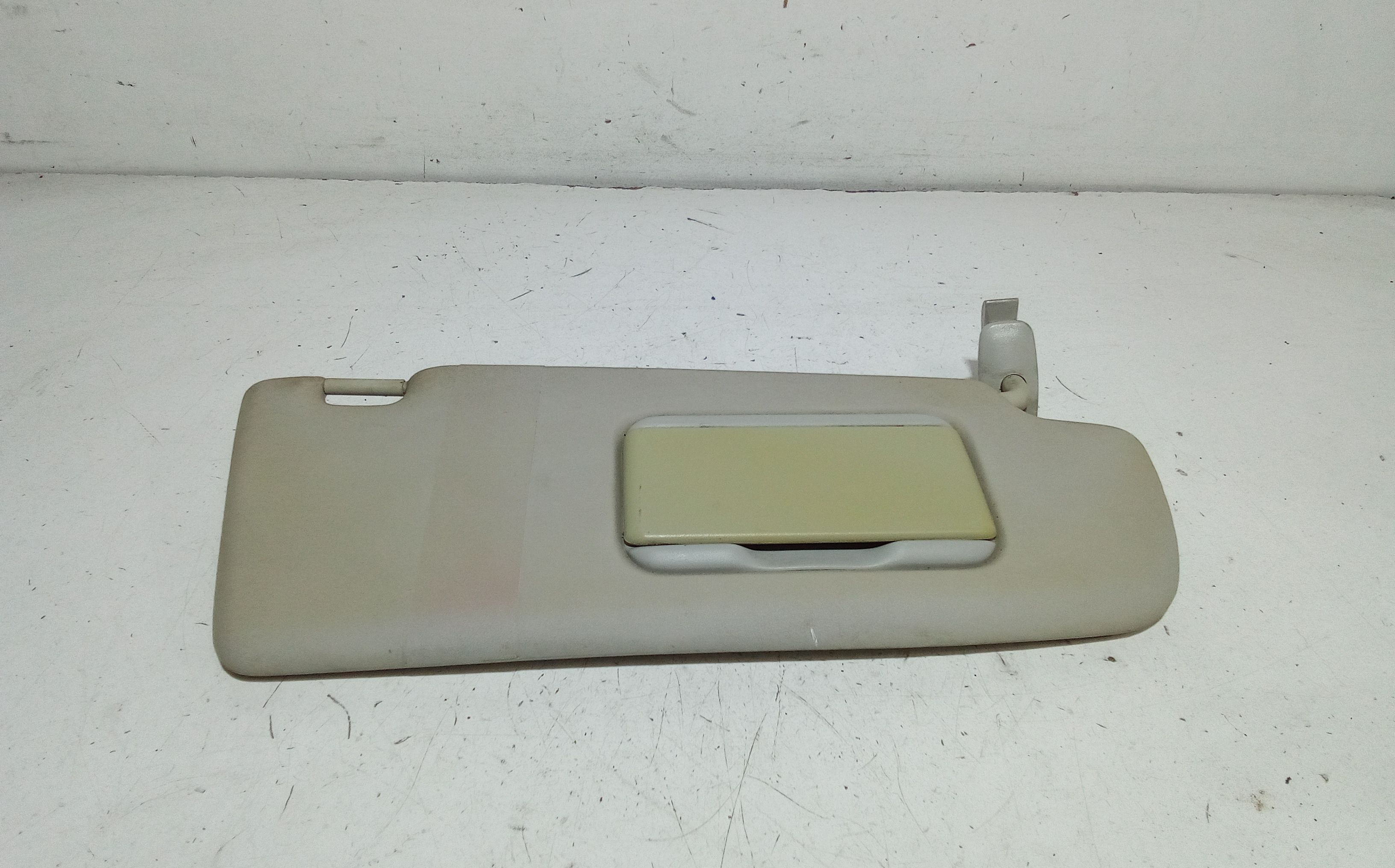 Aletta Parasole Parabrezza Destro 8E08575521X5 Usato