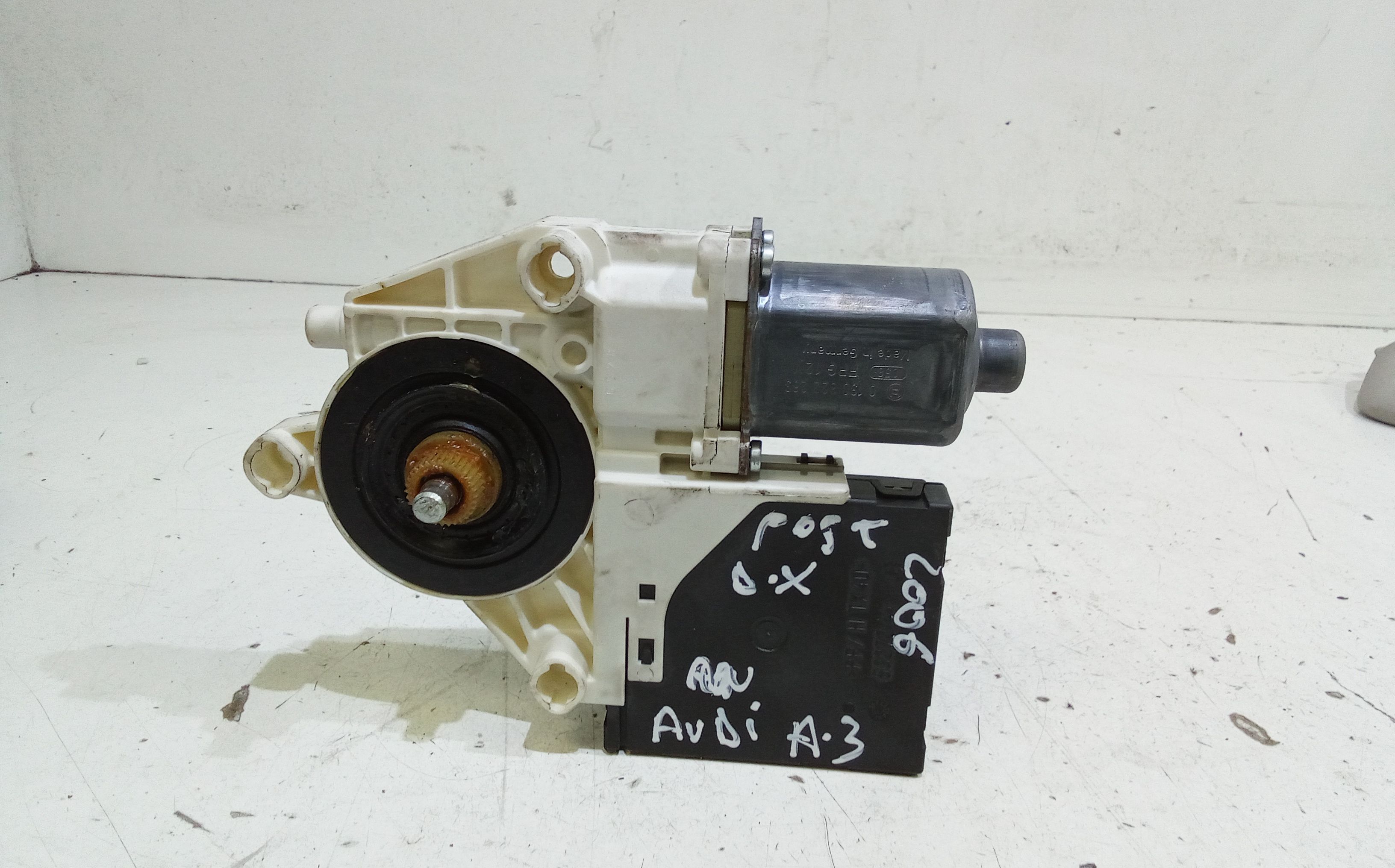 Motorino Alzacristallo Porta Post. Destro 8P4959802D Usato