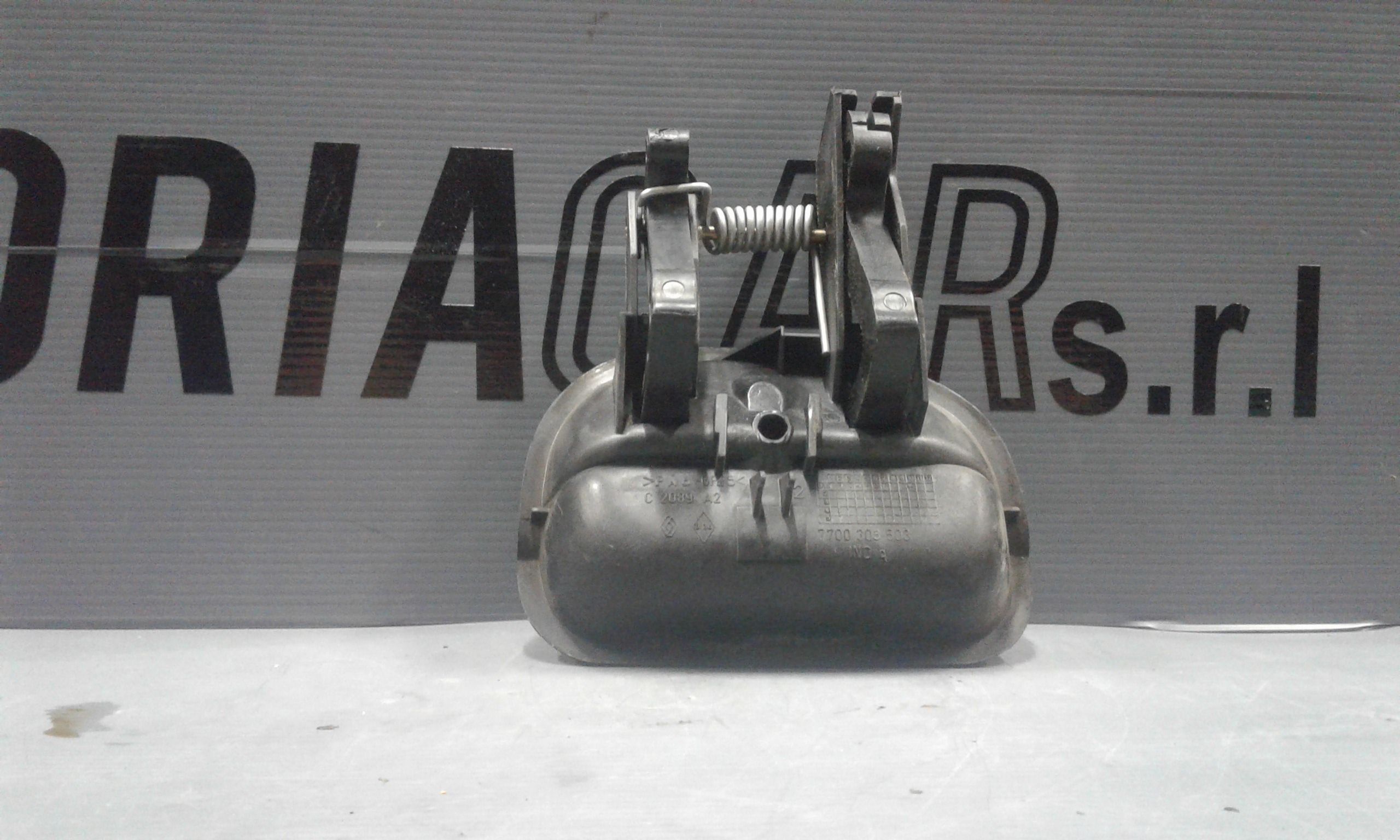 Maniglia Int. Apertura Porta Post. Destro 8200095965 Usato