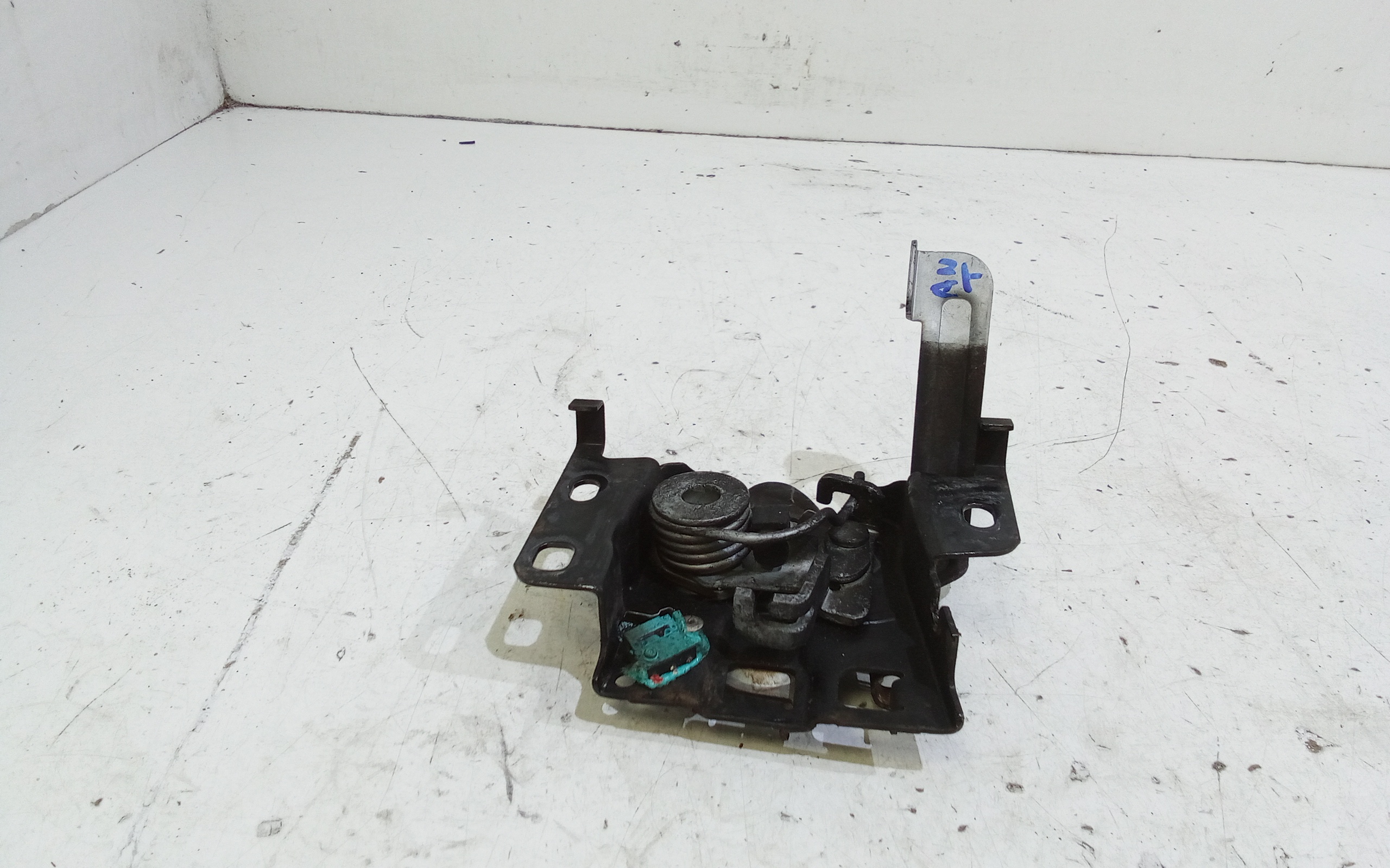 Serratura Cofano Ant. 8211052R10000 Usato