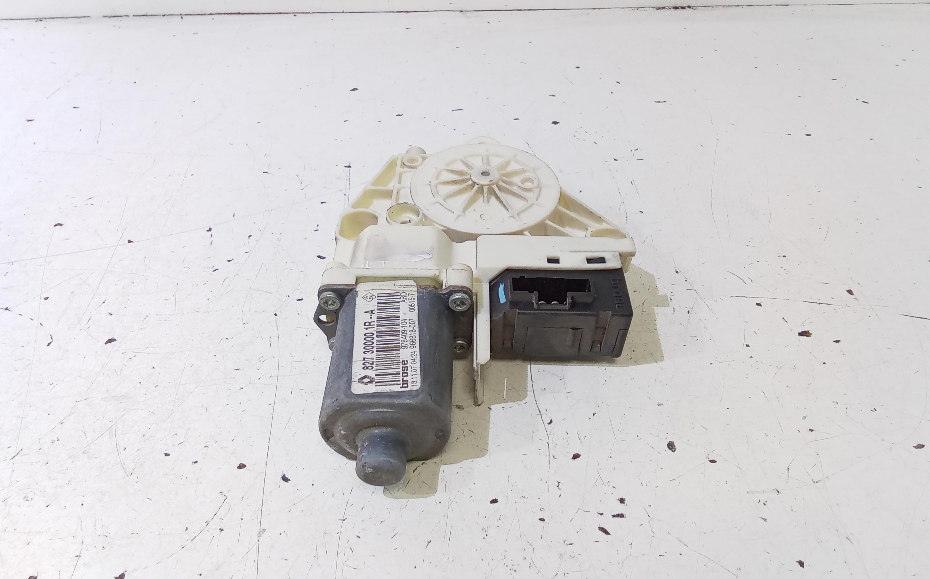 Motorino Alzacristallo Porta Post. Destro 827300001R Usato