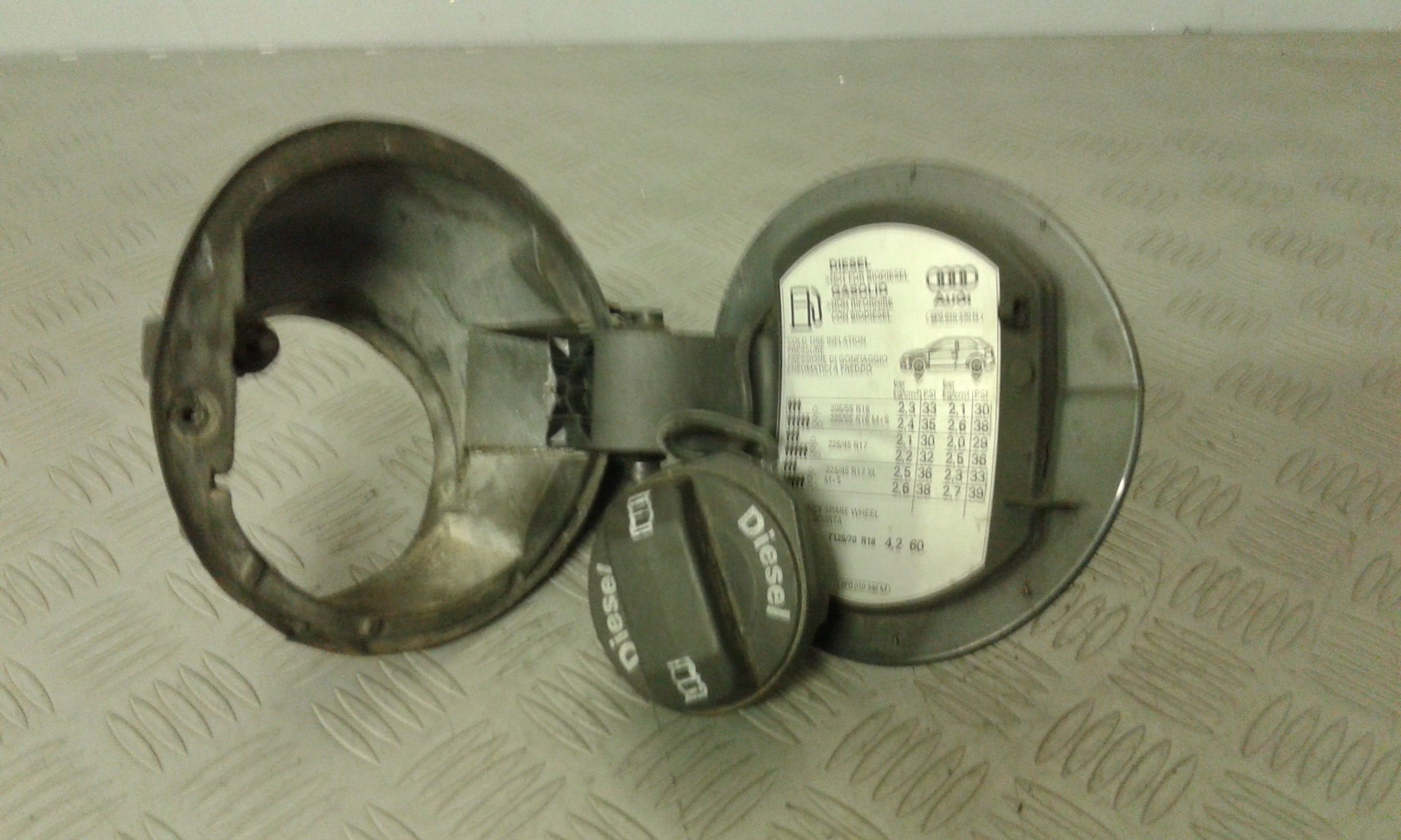 Sportello Carburante 8P4809907DGRU Usato