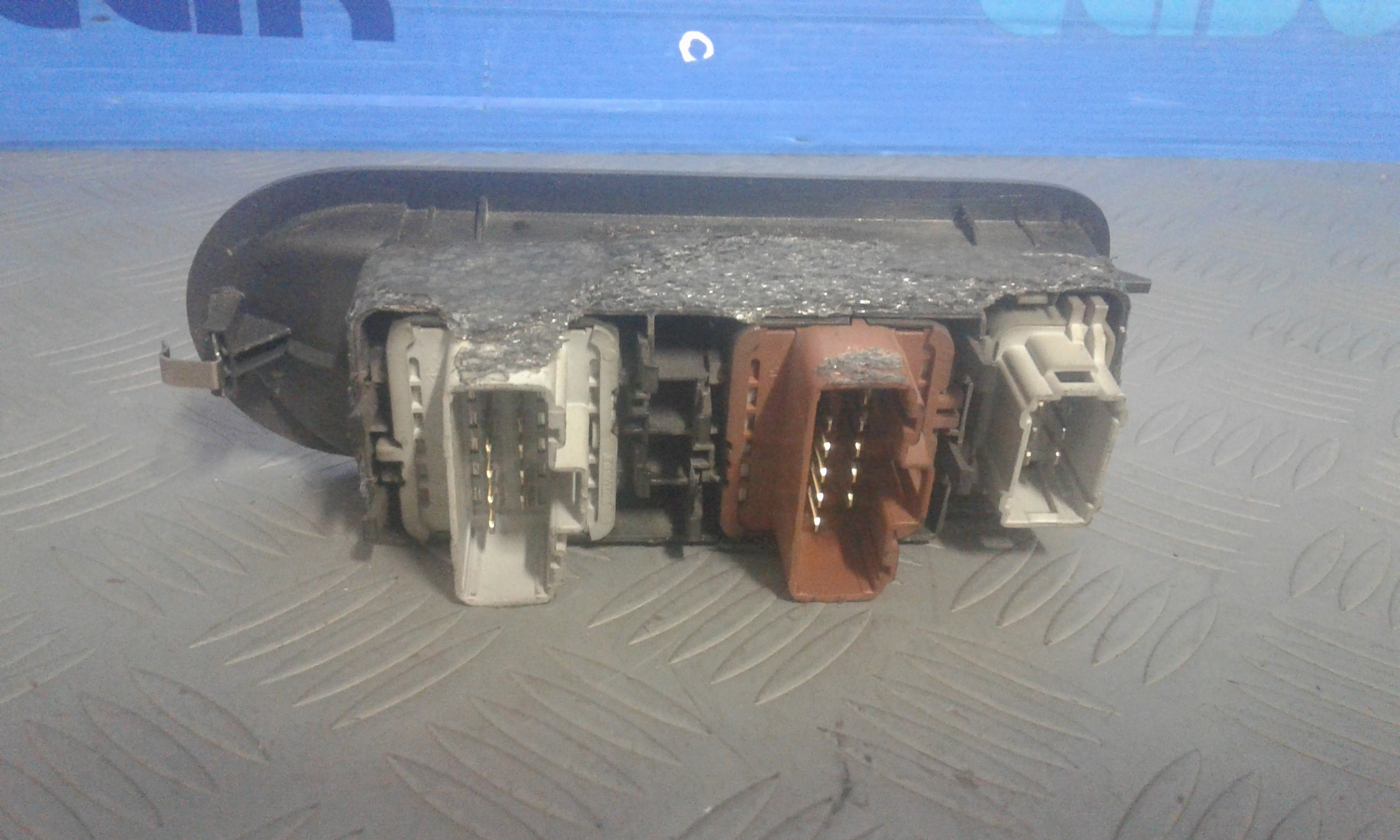 Interruttore Alzacristalli Porta Ant. Sinistro 8200107772 Usato