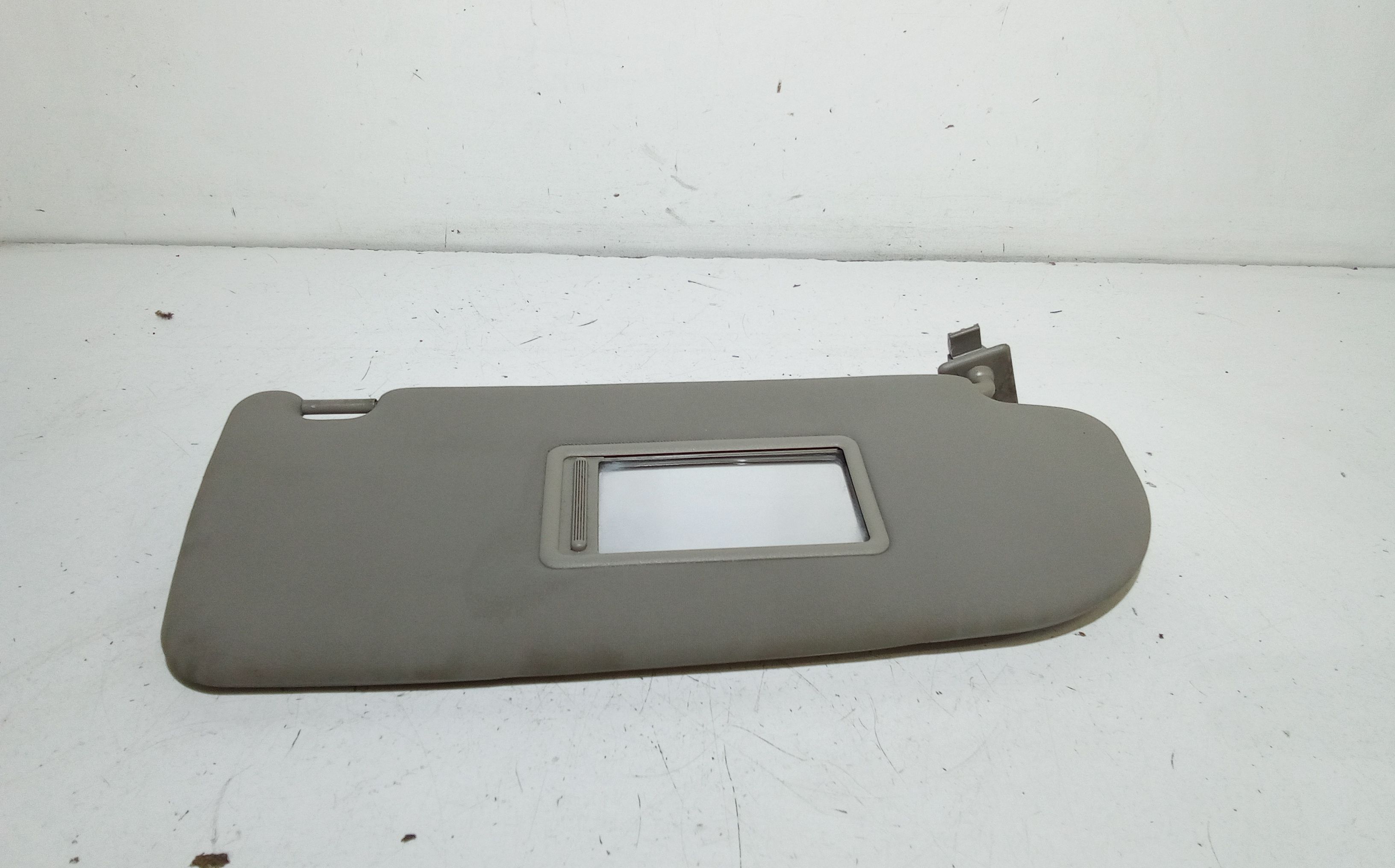 Aletta Parasole Parabrezza Destro 735314225 Usato