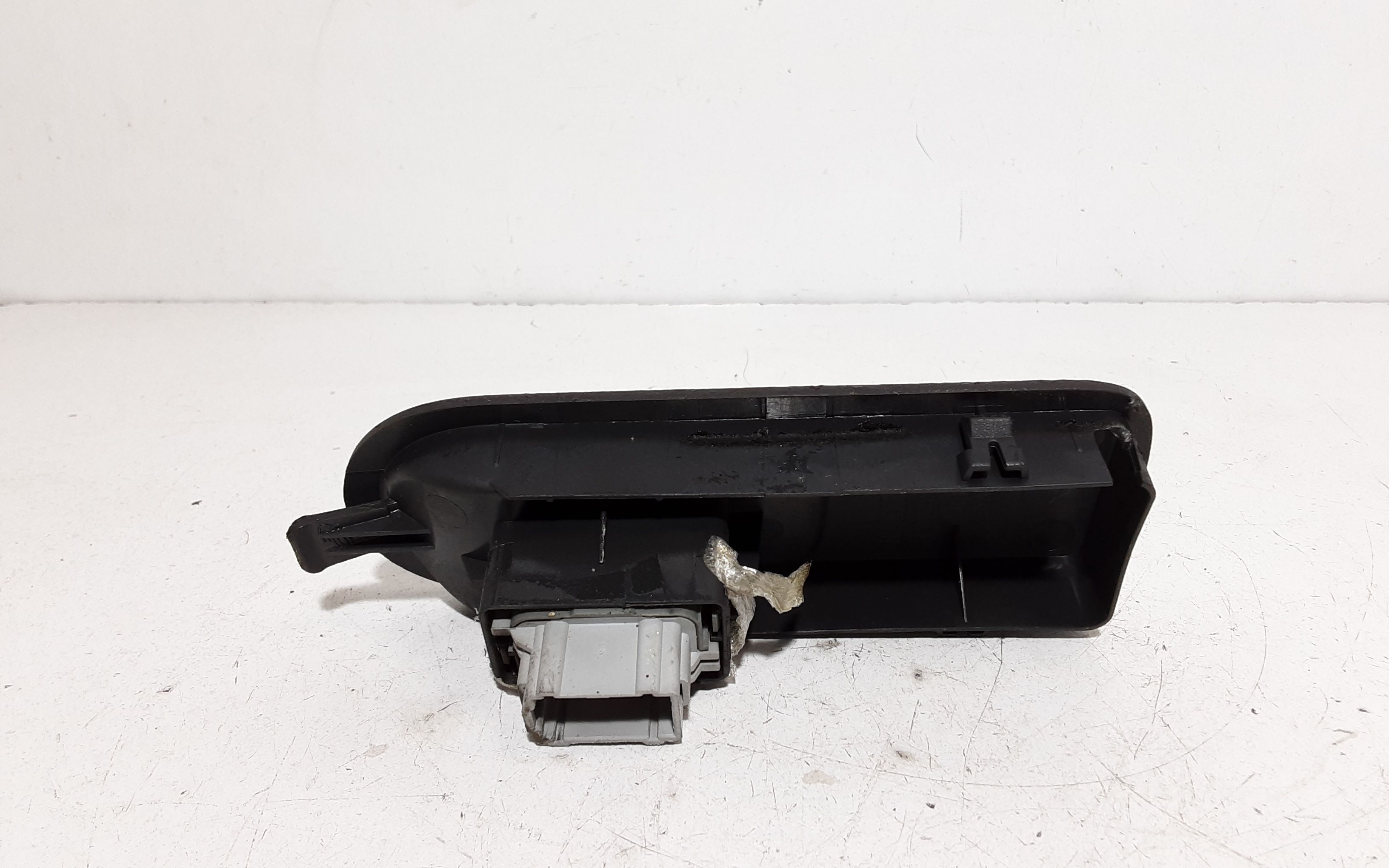 Interruttore Alzacristalli Porta Ant. Destro 8200220511 Usato