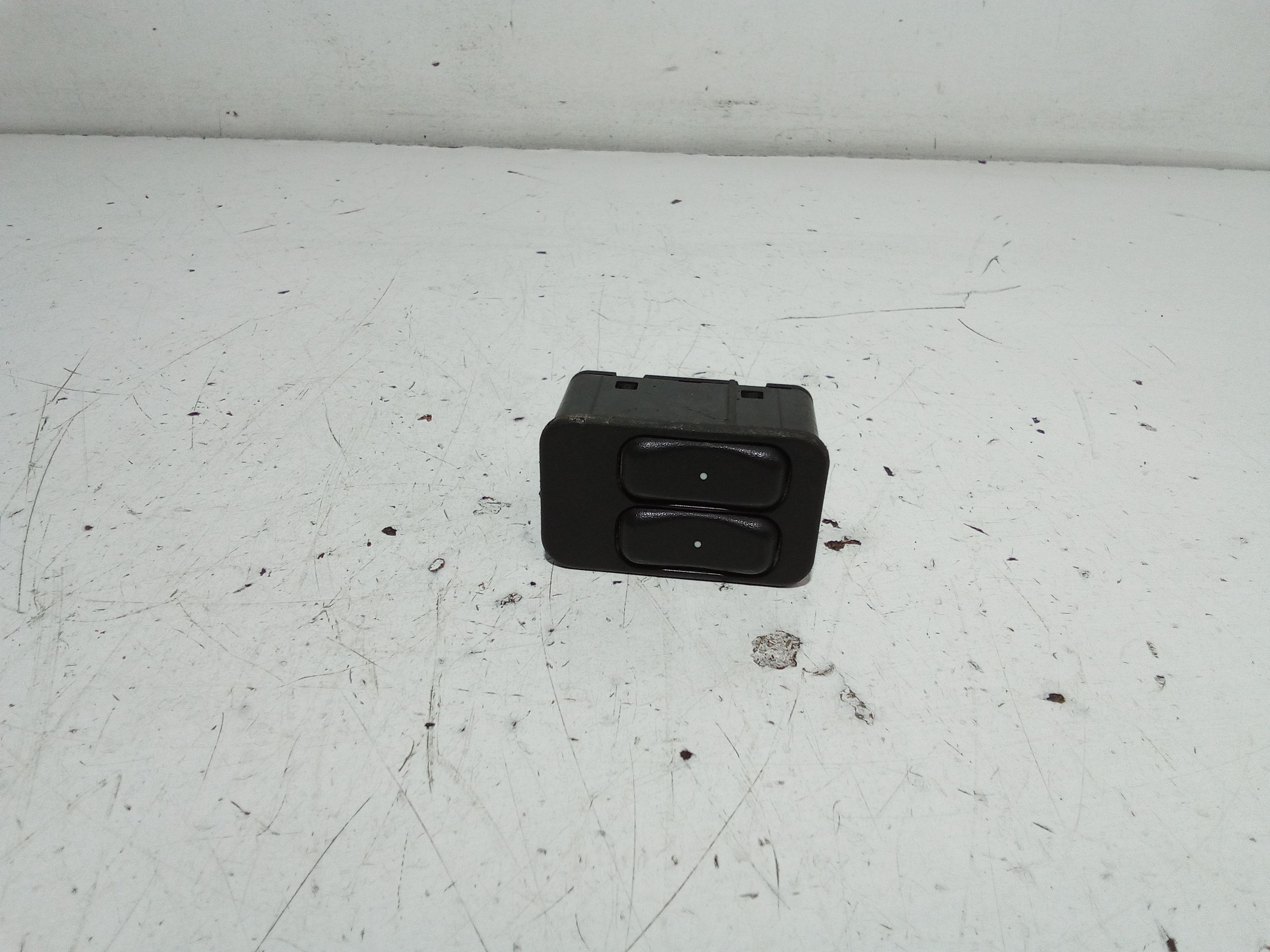 Interruttore Alzacristalli Porta Ant. Sinistro Usato