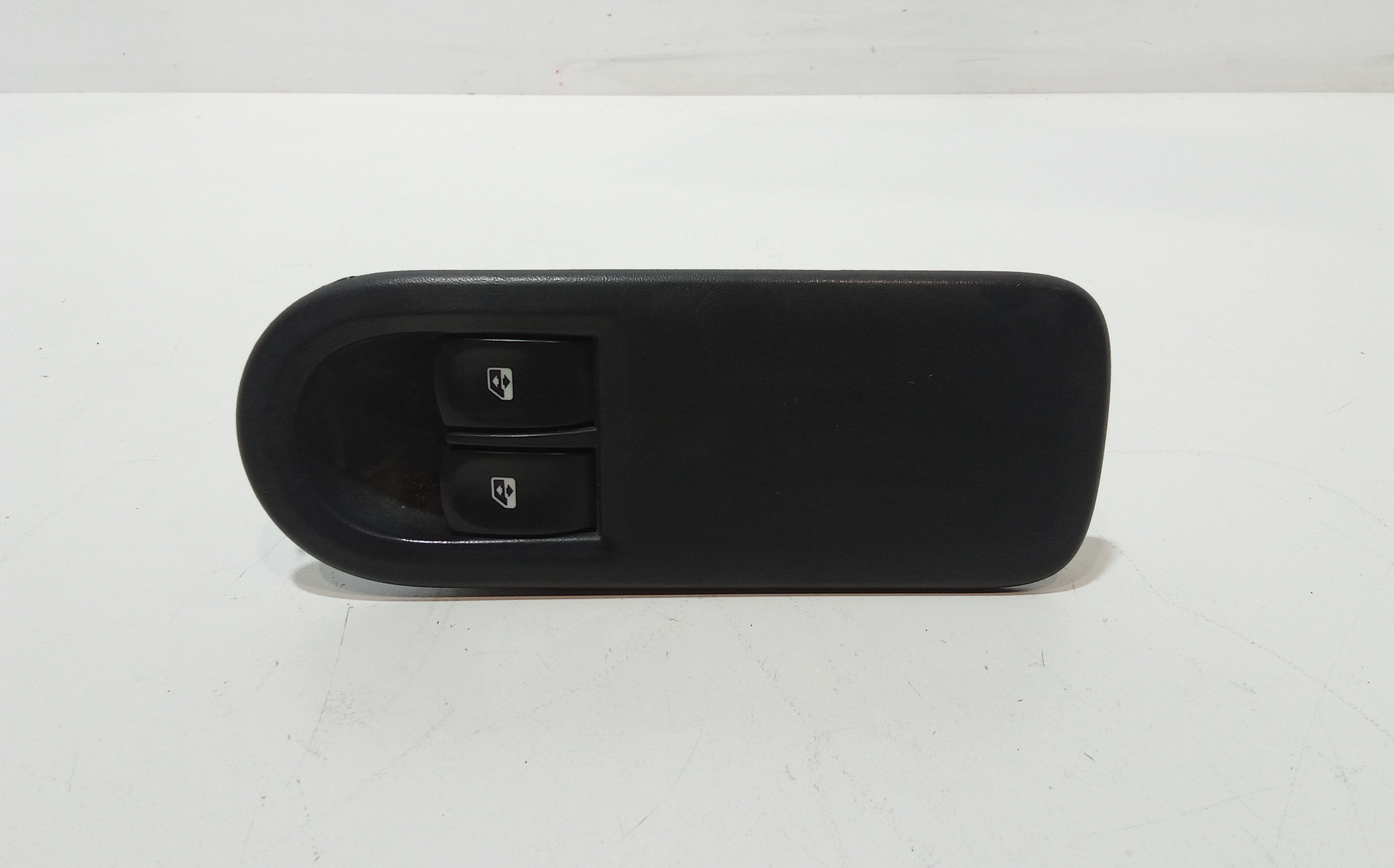 Interruttore Alzacristalli Porta Ant. Sinistro 8200214939 Usato