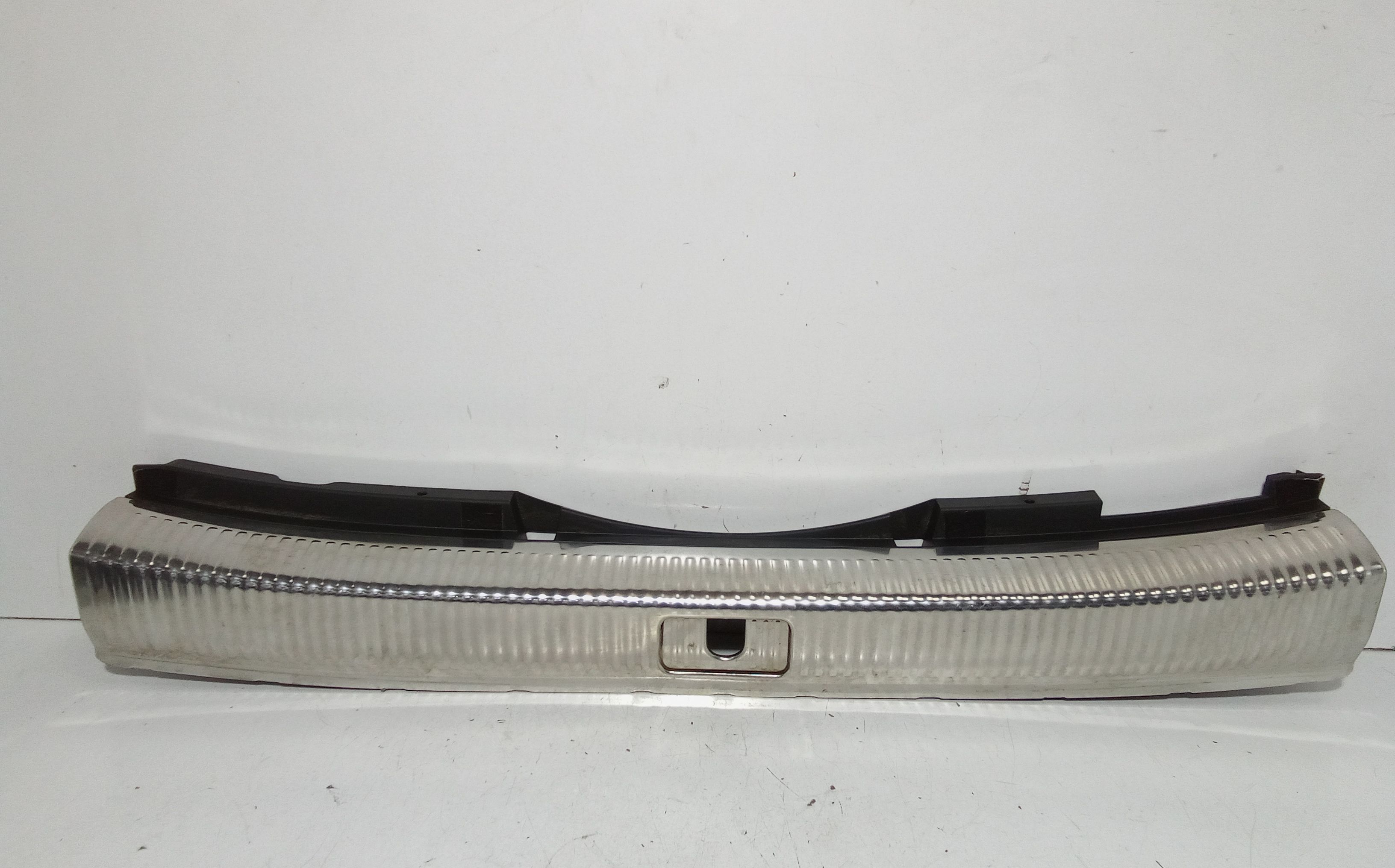 Modanatura Battivaligia Bagagliaio 8W9864483A Usato