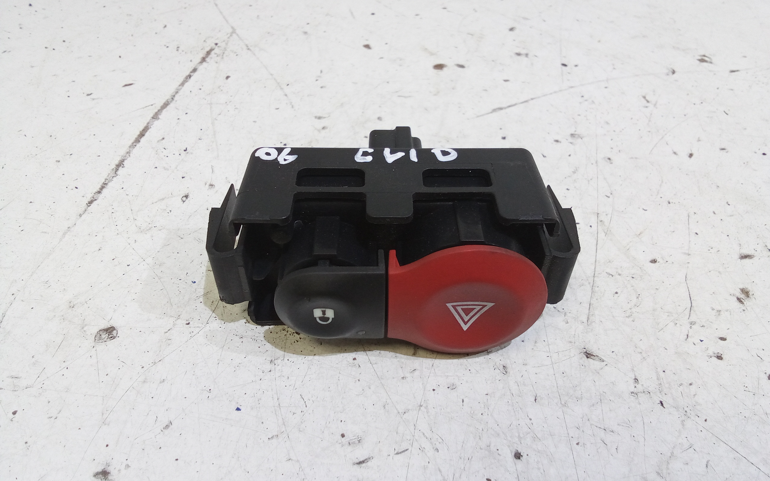 Interruttore Luci Emergenza 252103766R Usato