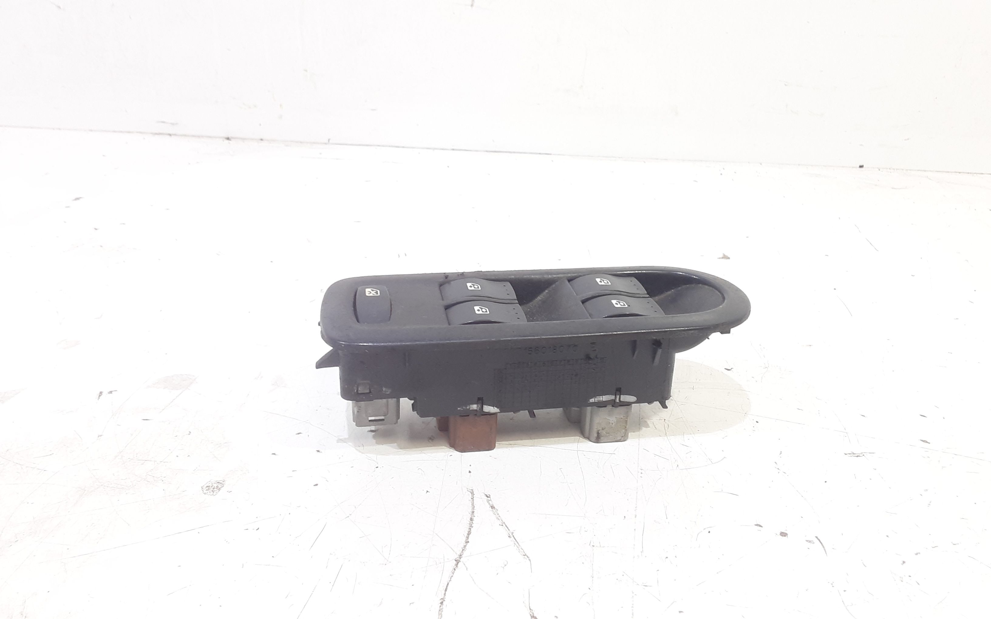 Interruttore Alzacristalli Porta Ant. Sinistro 8200107772 Usato