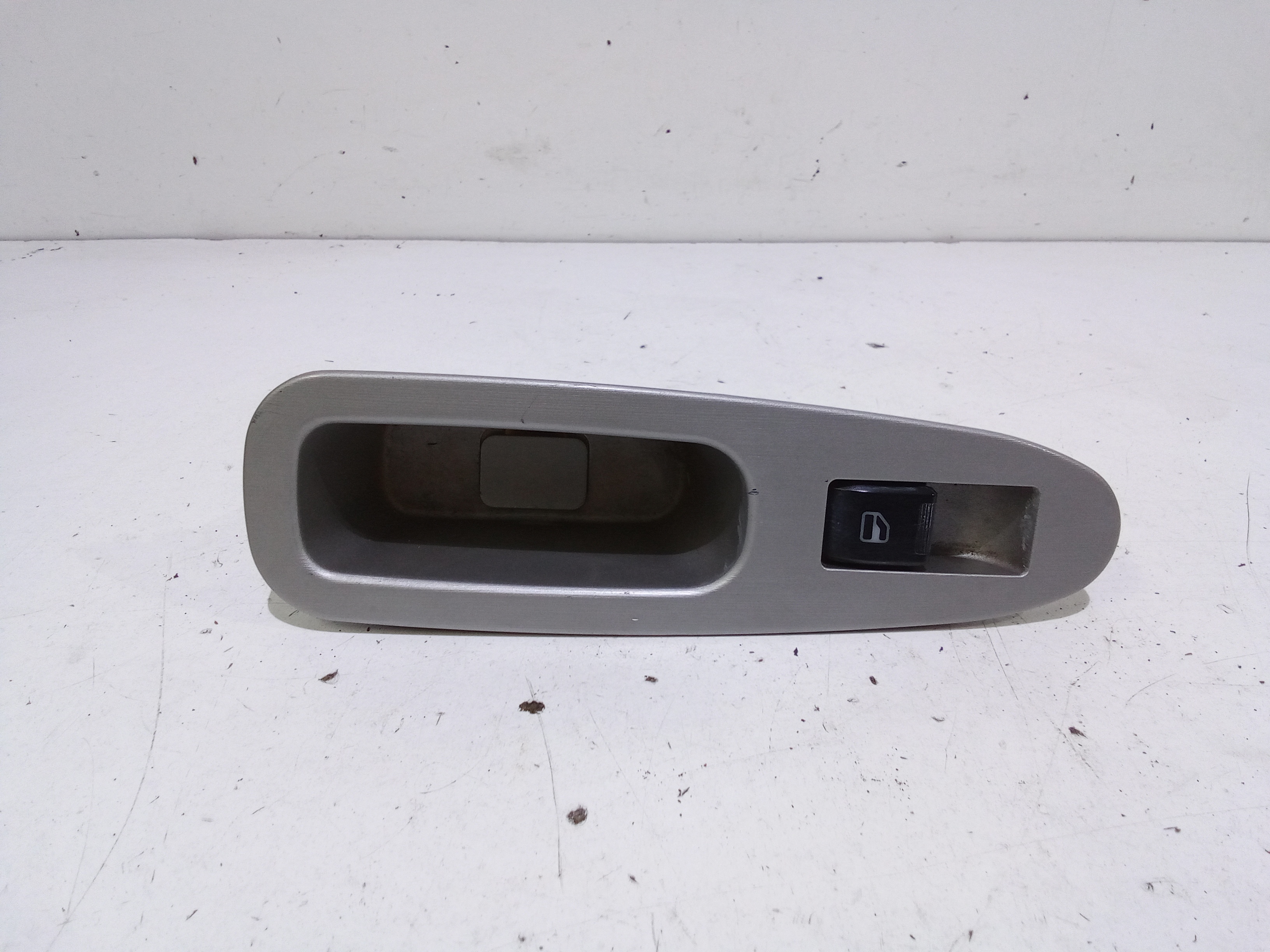 Interruttore Alzacristalli Porta Post. Destro 734030037 Usato