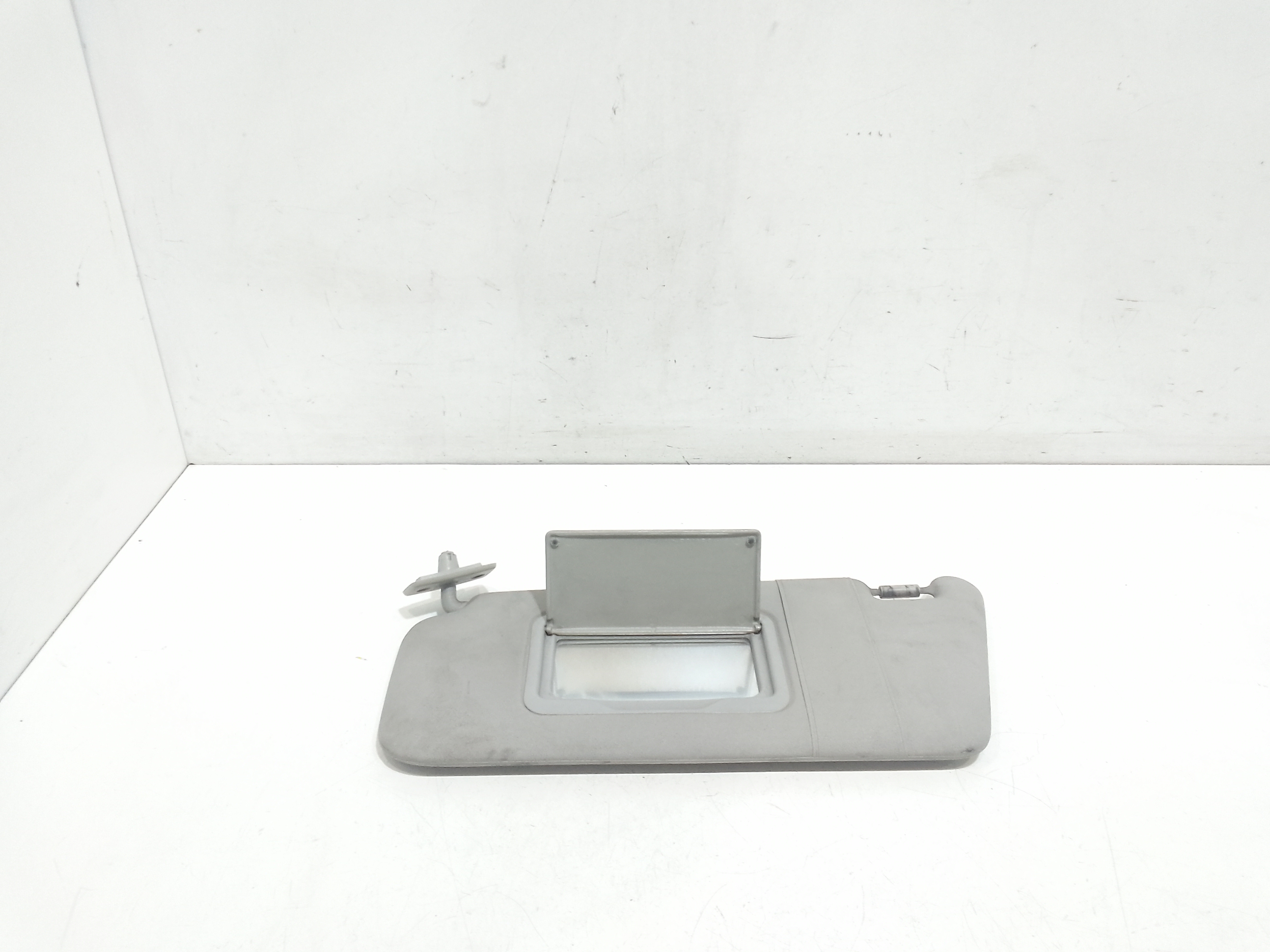 Aletta Parasole Parabrezza Sinistro A1688100110 Usato