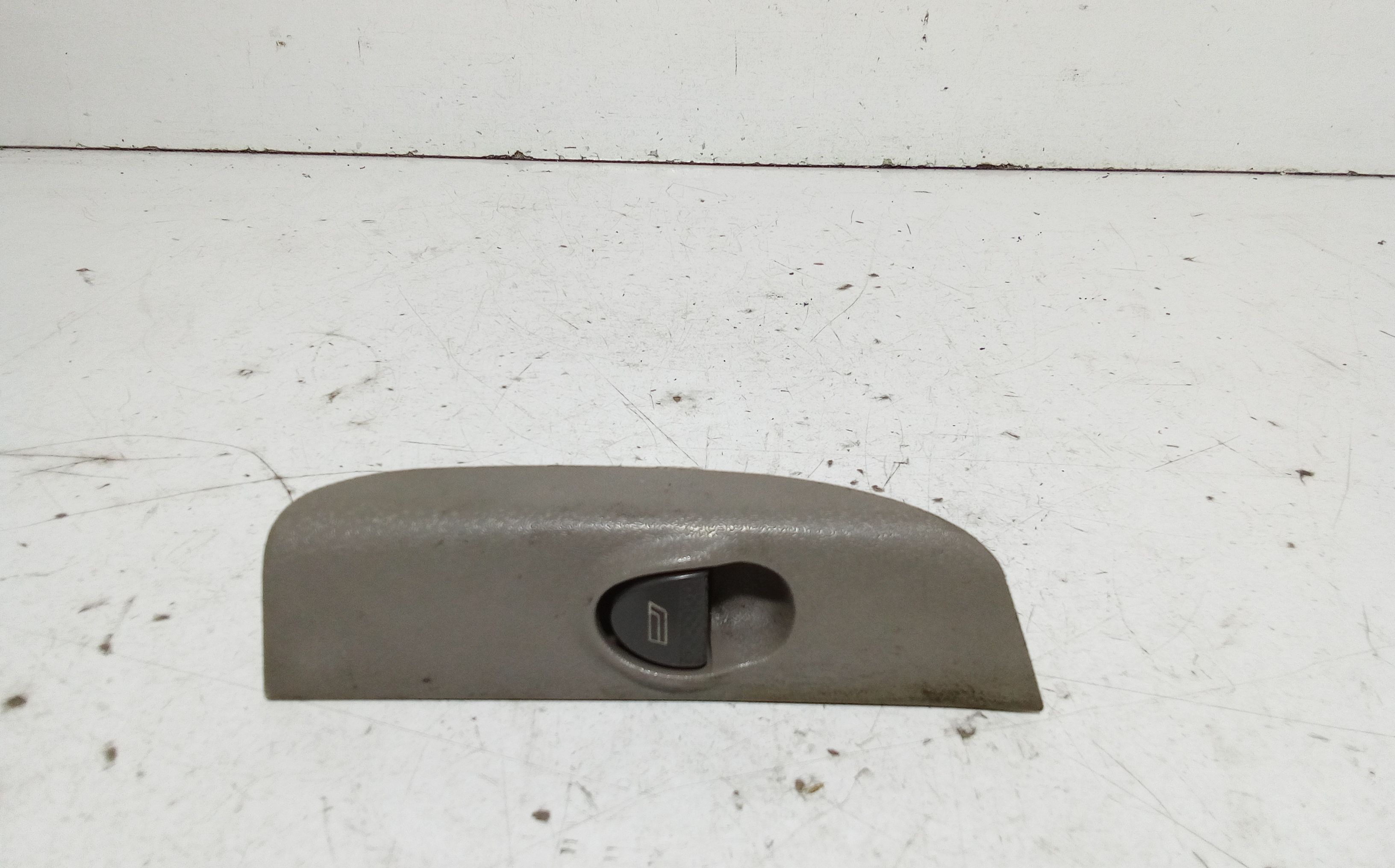 Interruttore Alzacristalli Porta Ant. Destro Usato