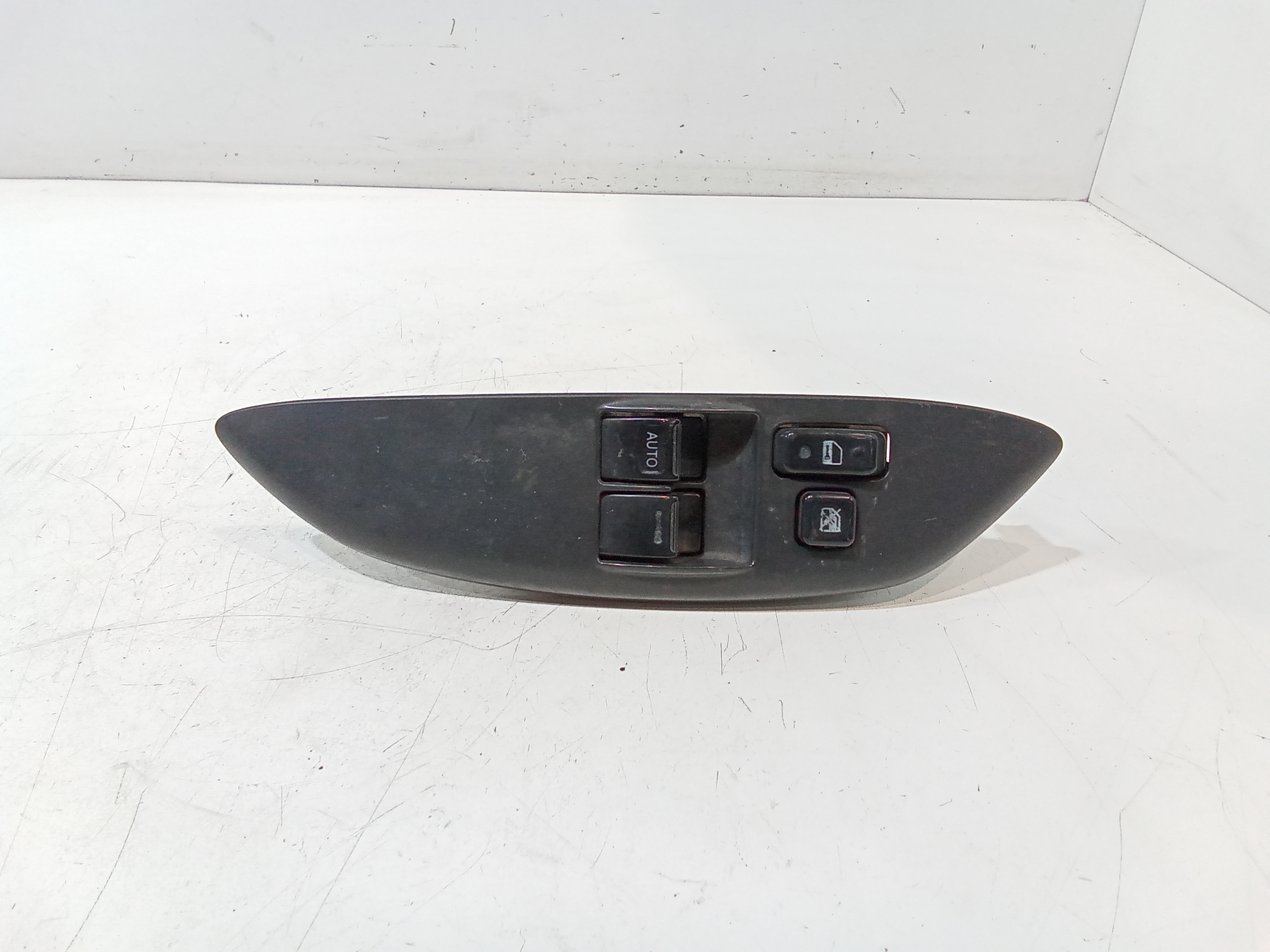 Interruttore Alzacristalli Porta Ant. Sinistro 848200D040 Usato