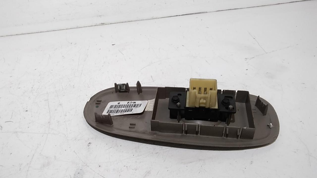 Interruttore Alzacristalli Porta Ant. Destro K04685433 Usato