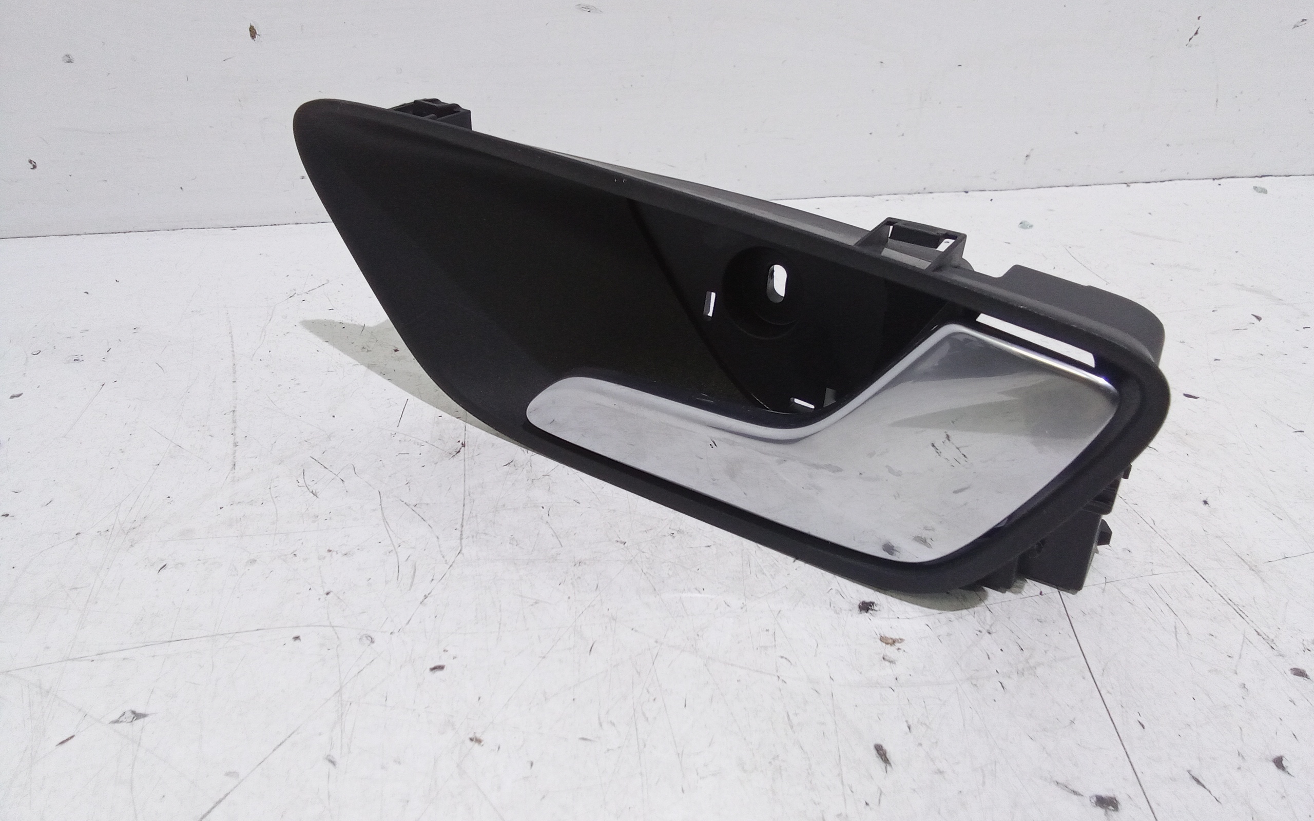 Maniglia Int. Apertura Porta Post. Destro 2366503 Usato