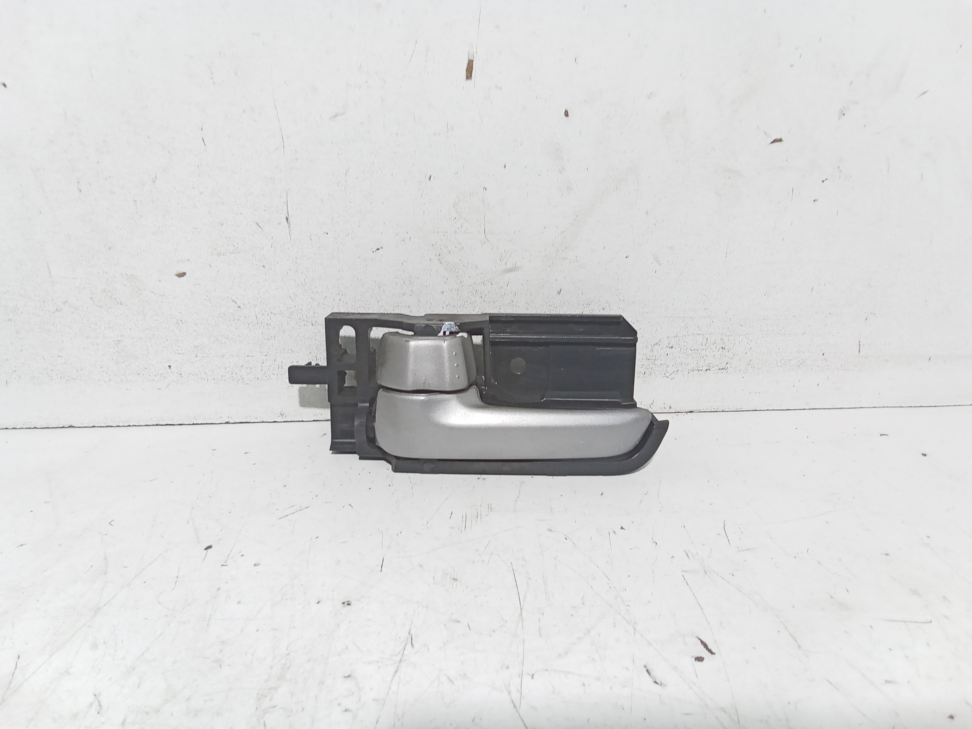 Maniglia Porta Ant. Sinistro 8281063811ZCC Usato