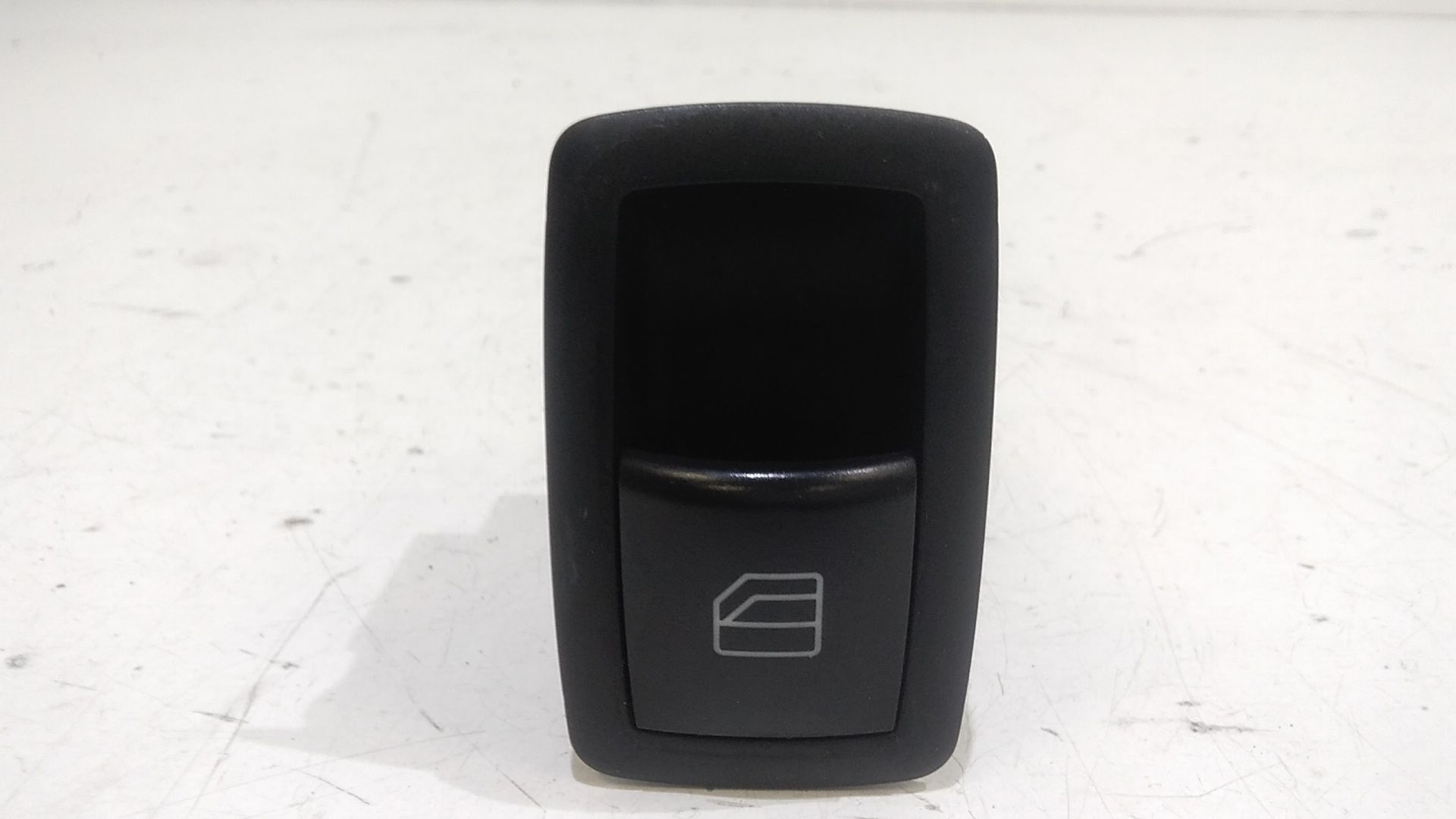 Interruttore Alzacristalli Porta Post. Destro A16982100599051 Usato